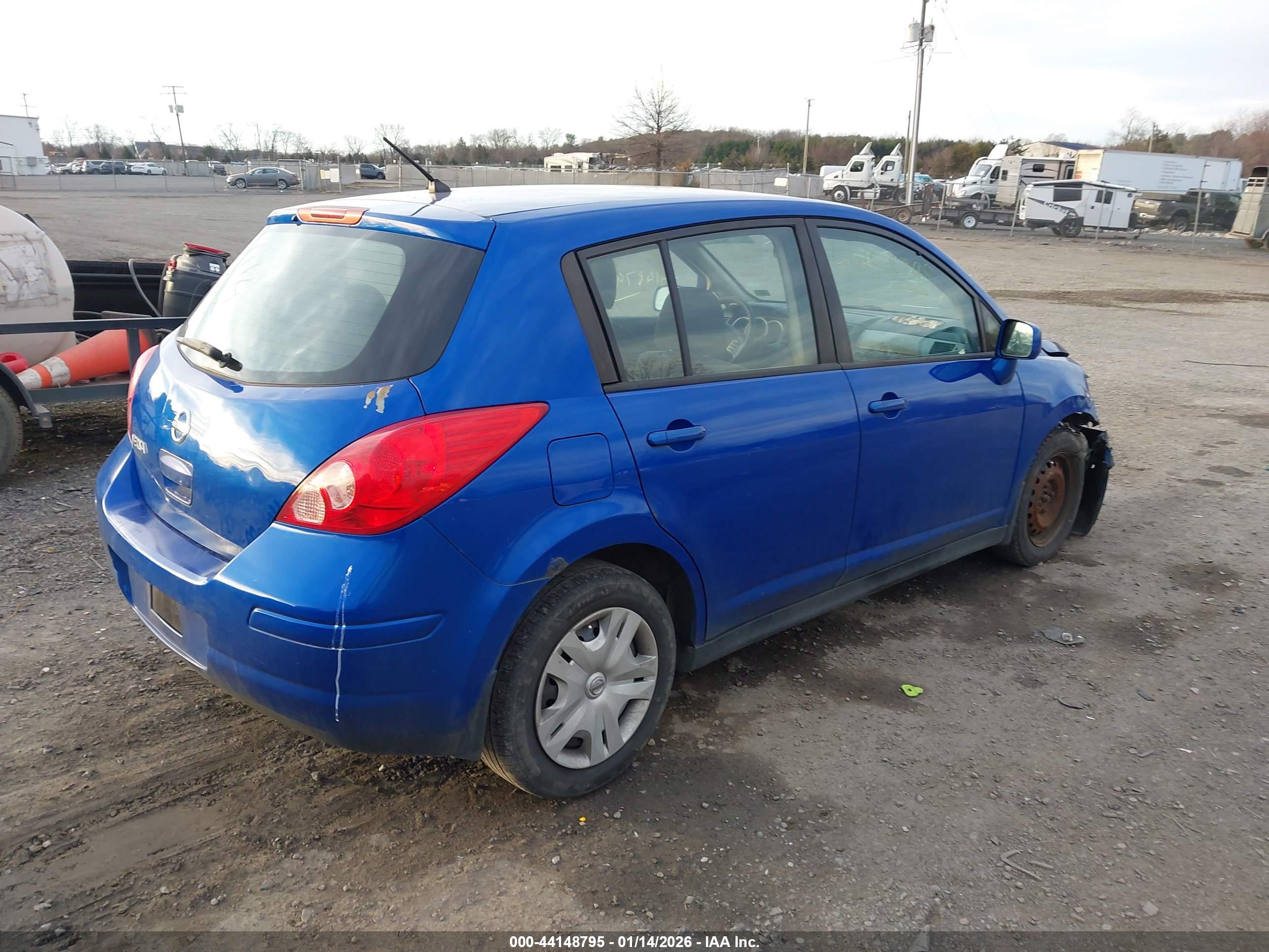 NISSAN VERSA image 4