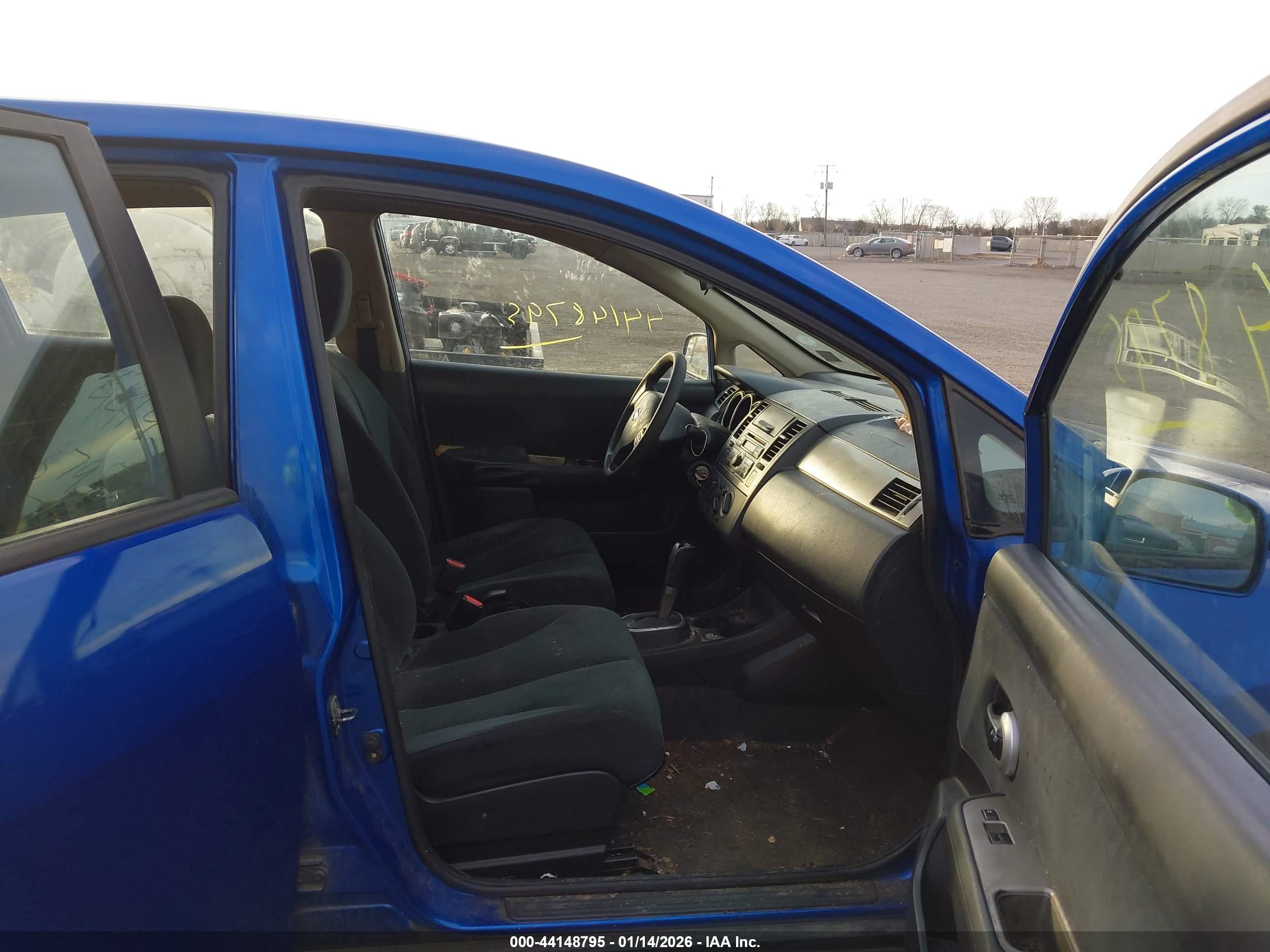 NISSAN VERSA image 5