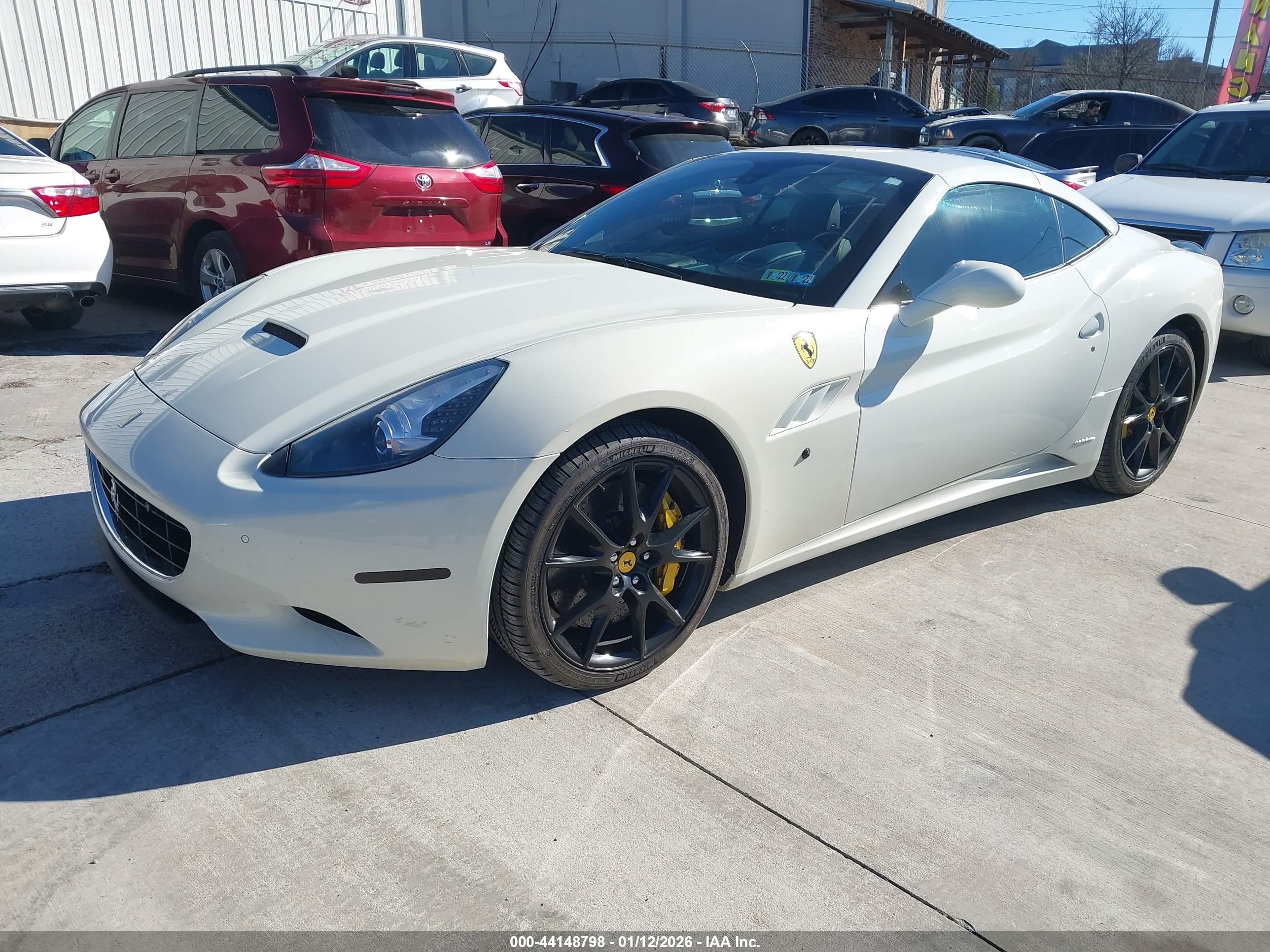 FERRARI CALIFORNIA image 2