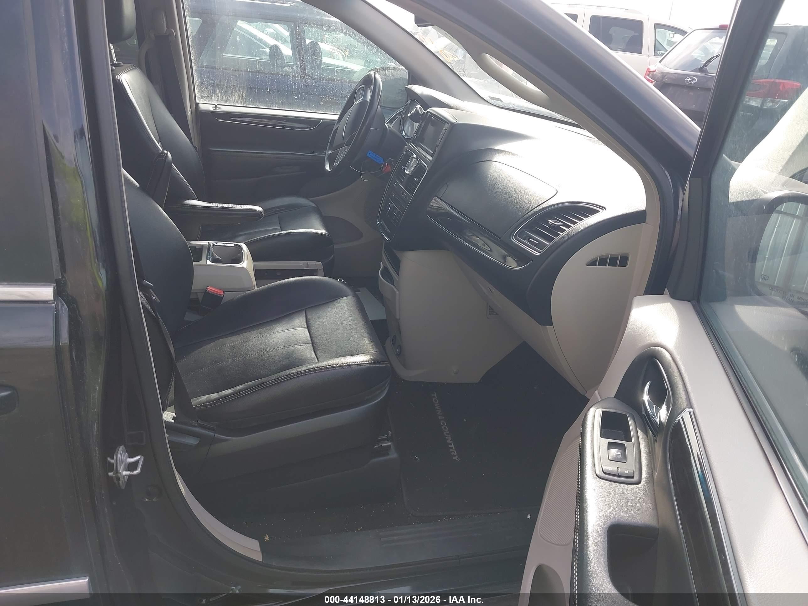 CHRYSLER TOWN image 5