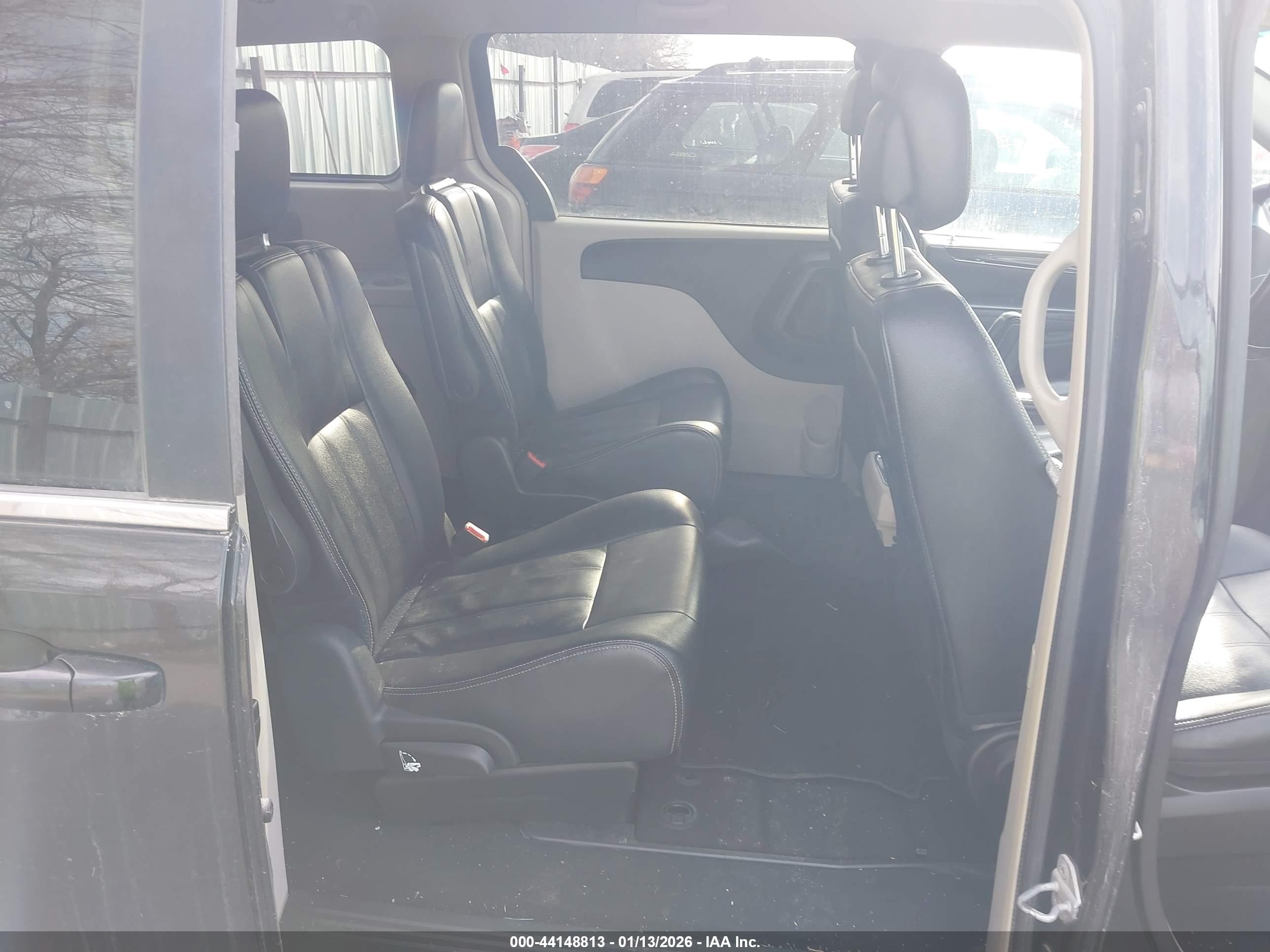 CHRYSLER TOWN image 8