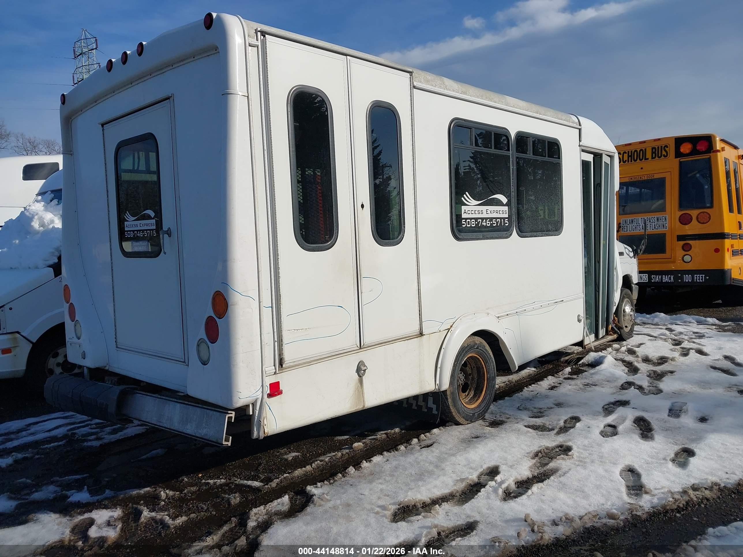 FORD E-350 image 4
