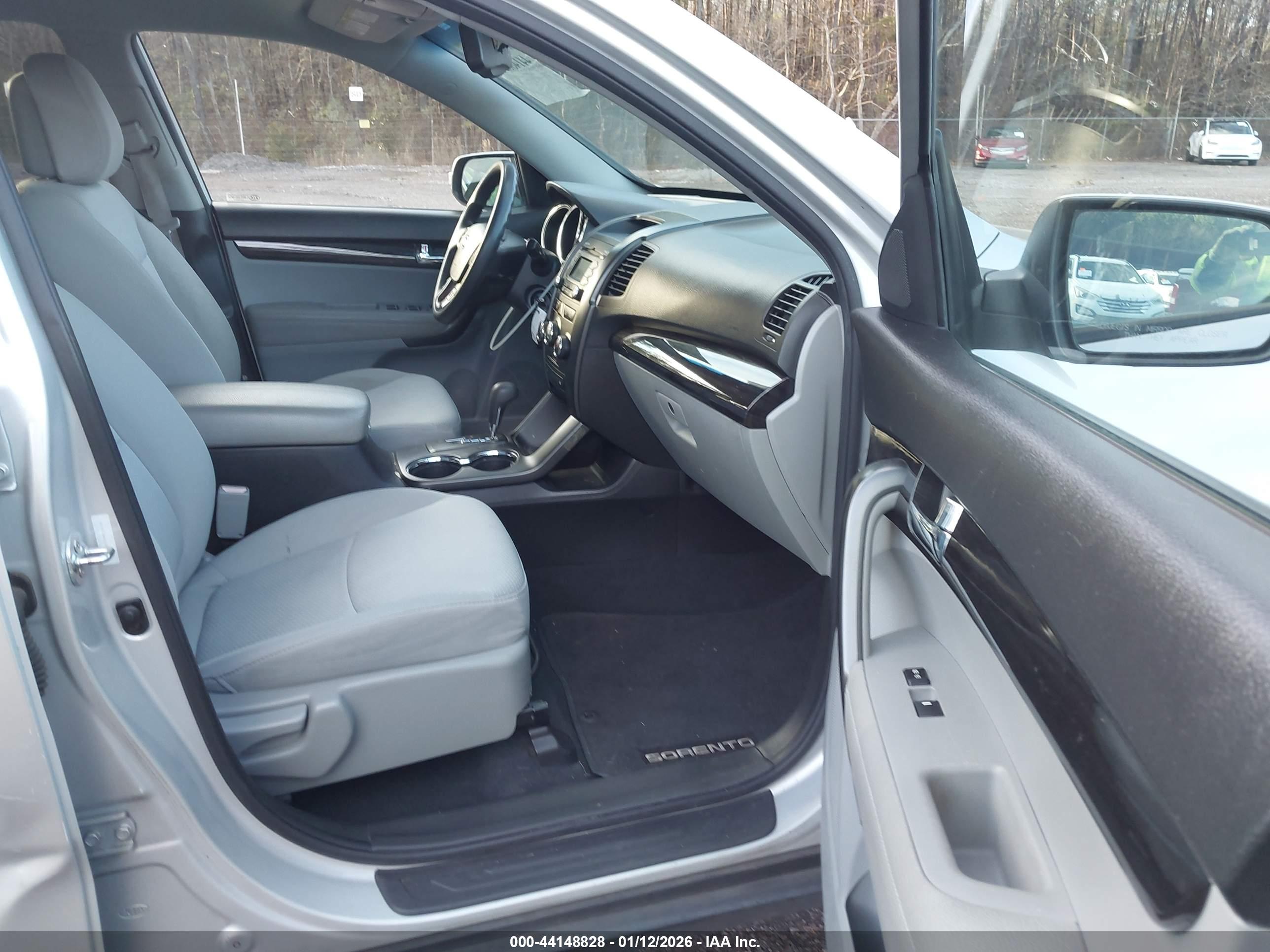 KIA SORENTO image 5