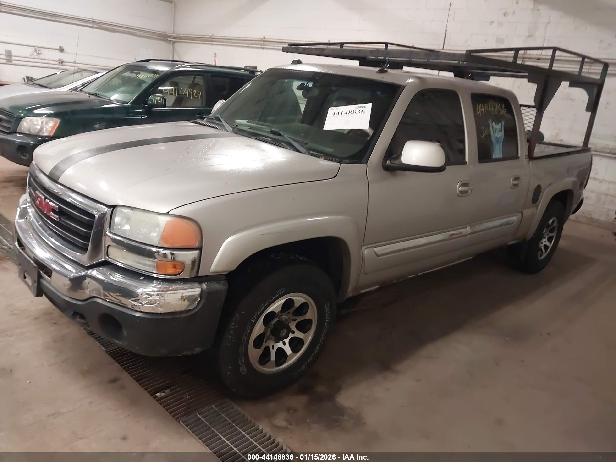 GMC SIERRA image 2