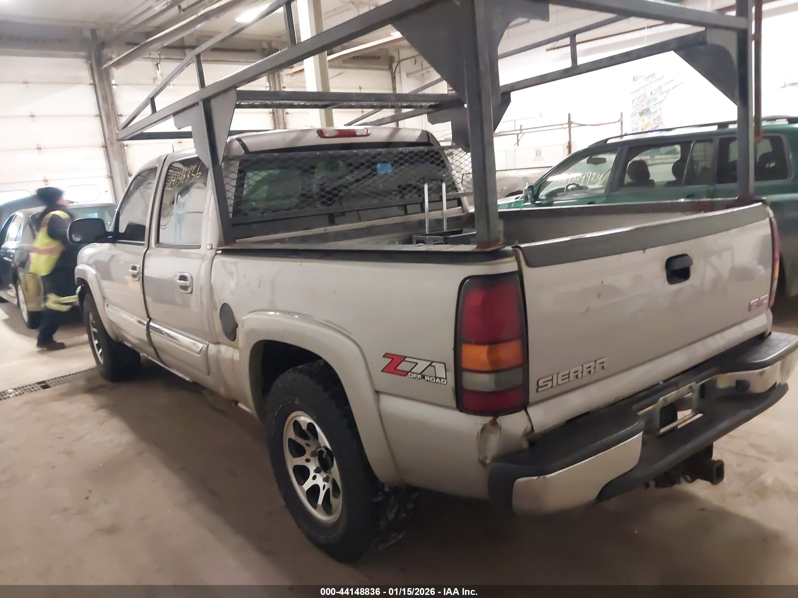 GMC SIERRA image 3