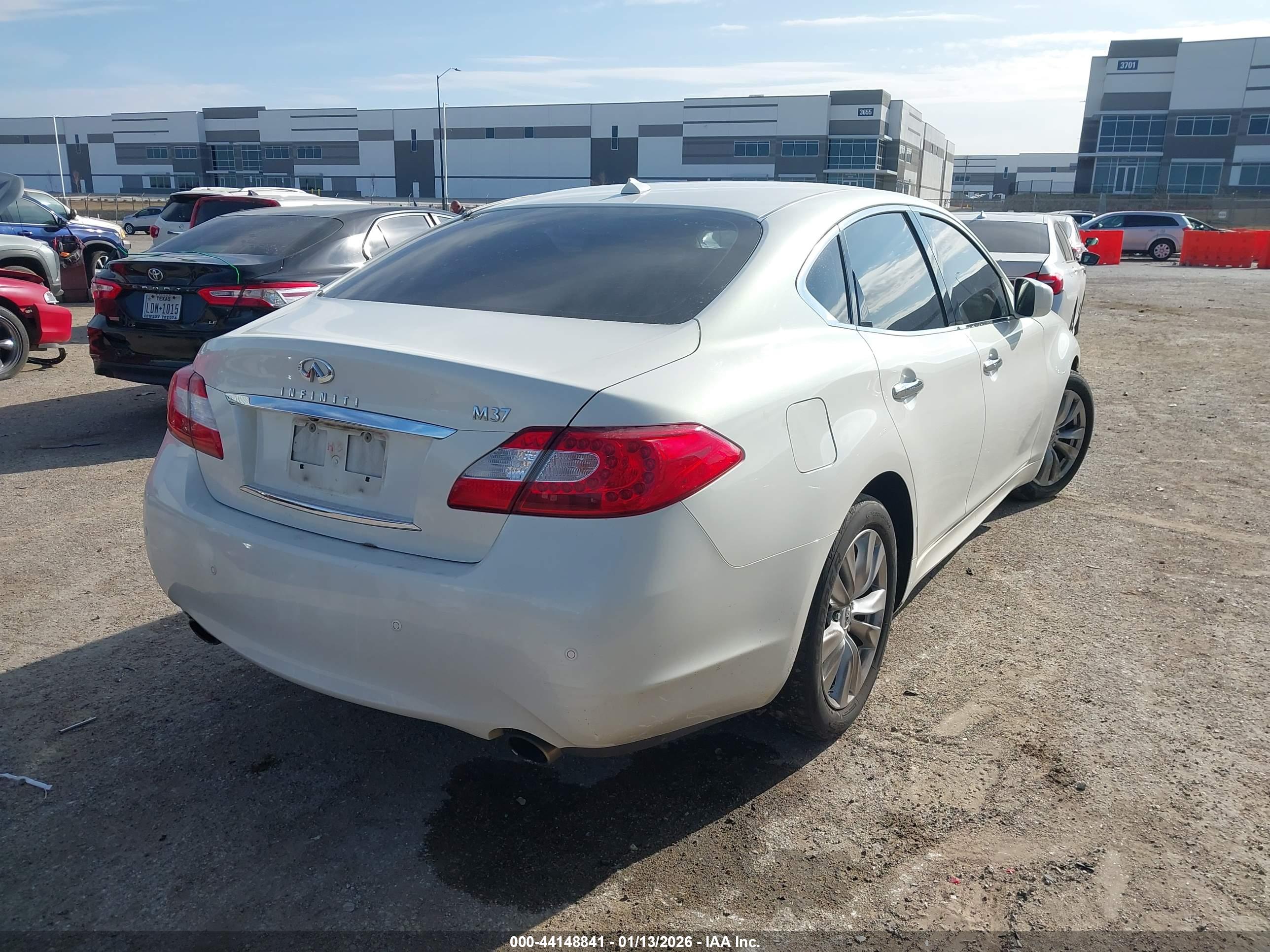 INFINITI M37 image 4