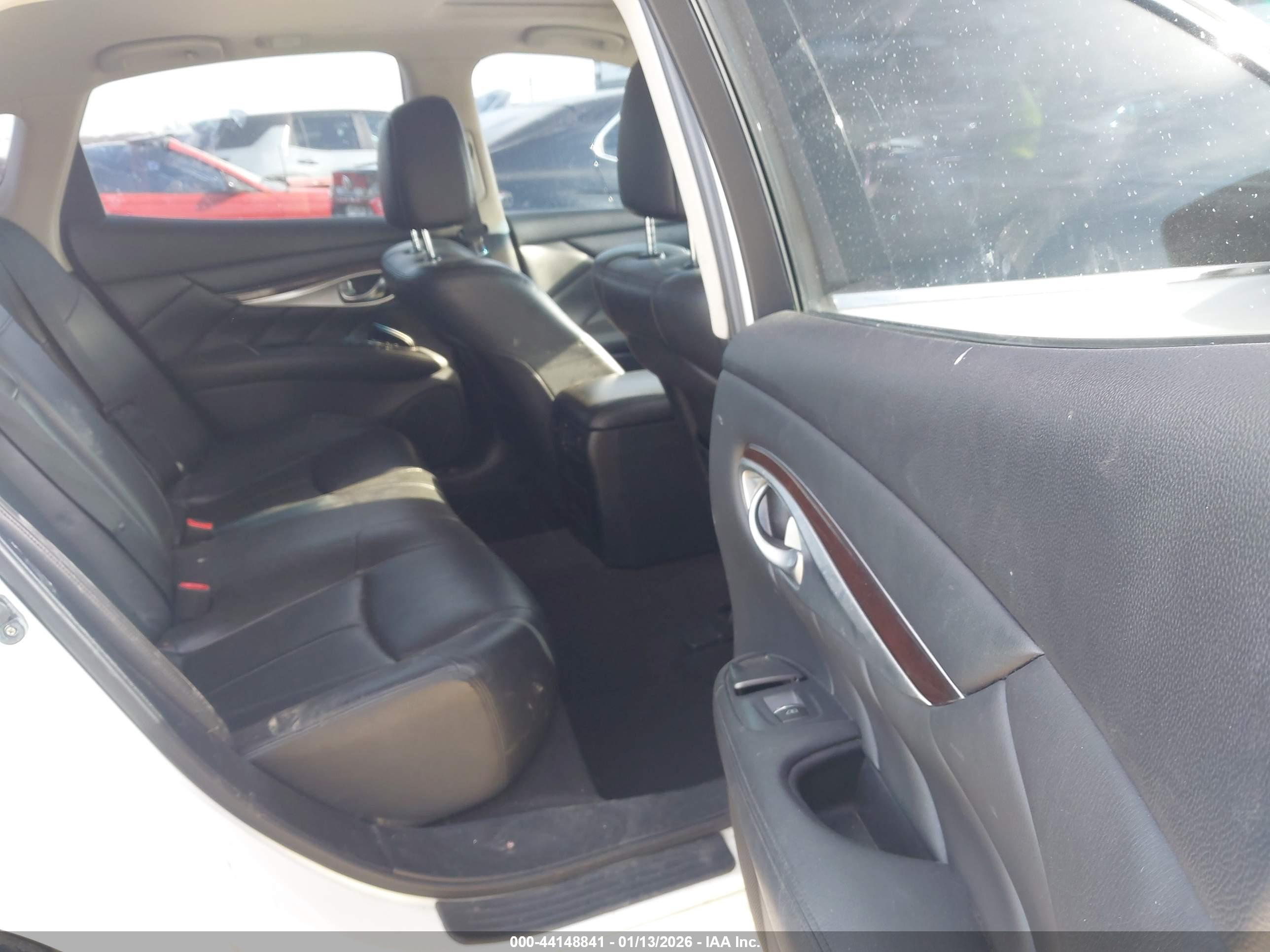 INFINITI M37 image 8