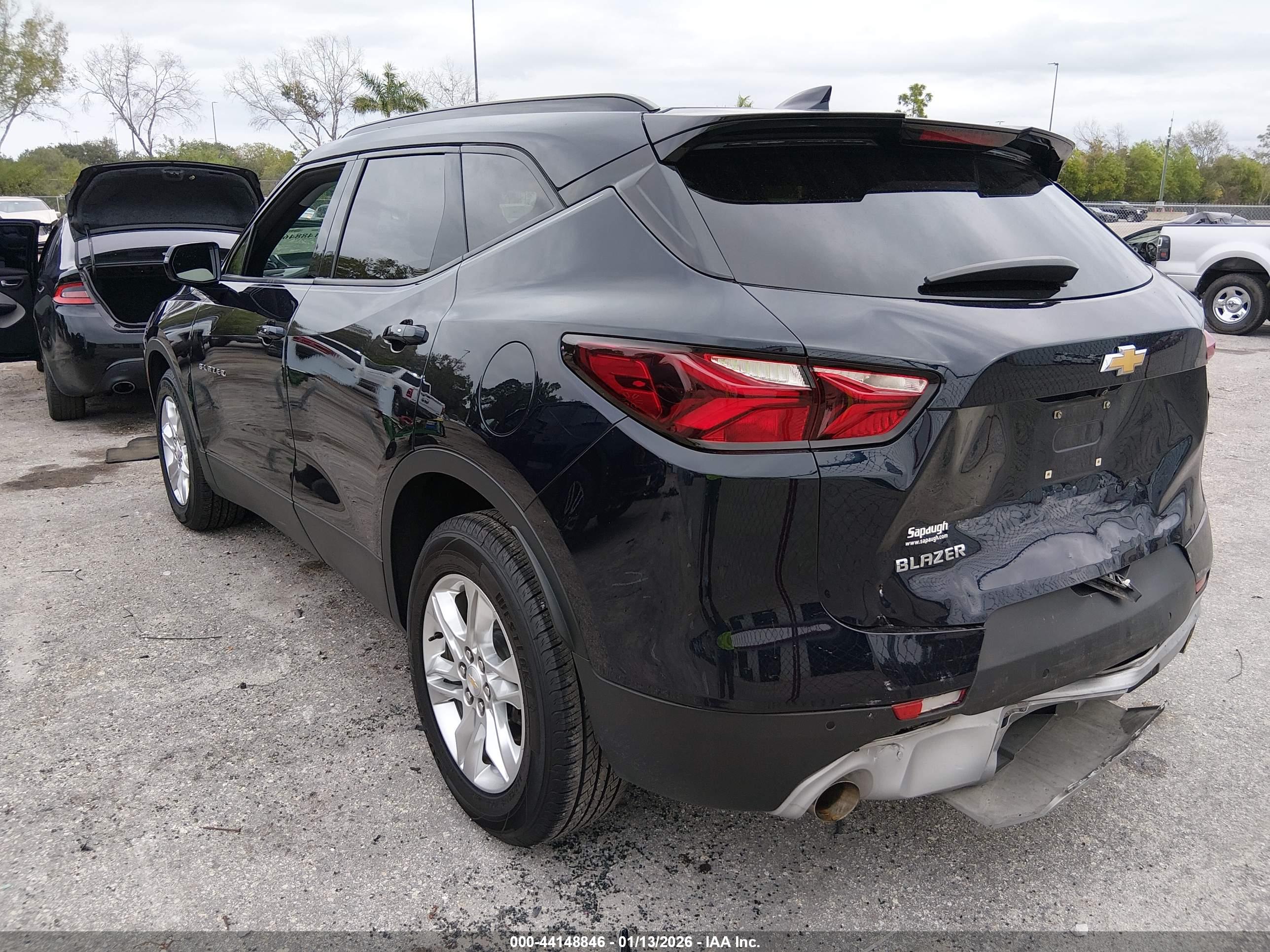 CHEVROLET BLAZER image 3