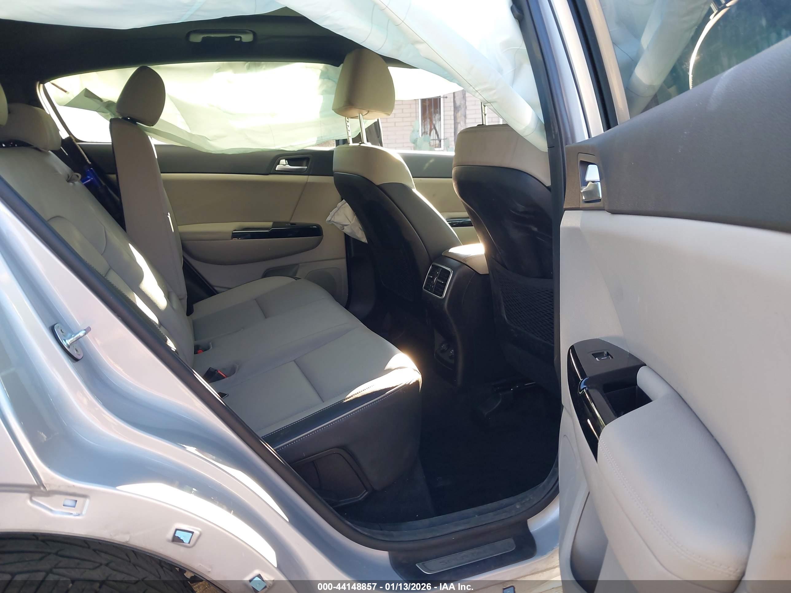 KIA SPORTAGE image 8