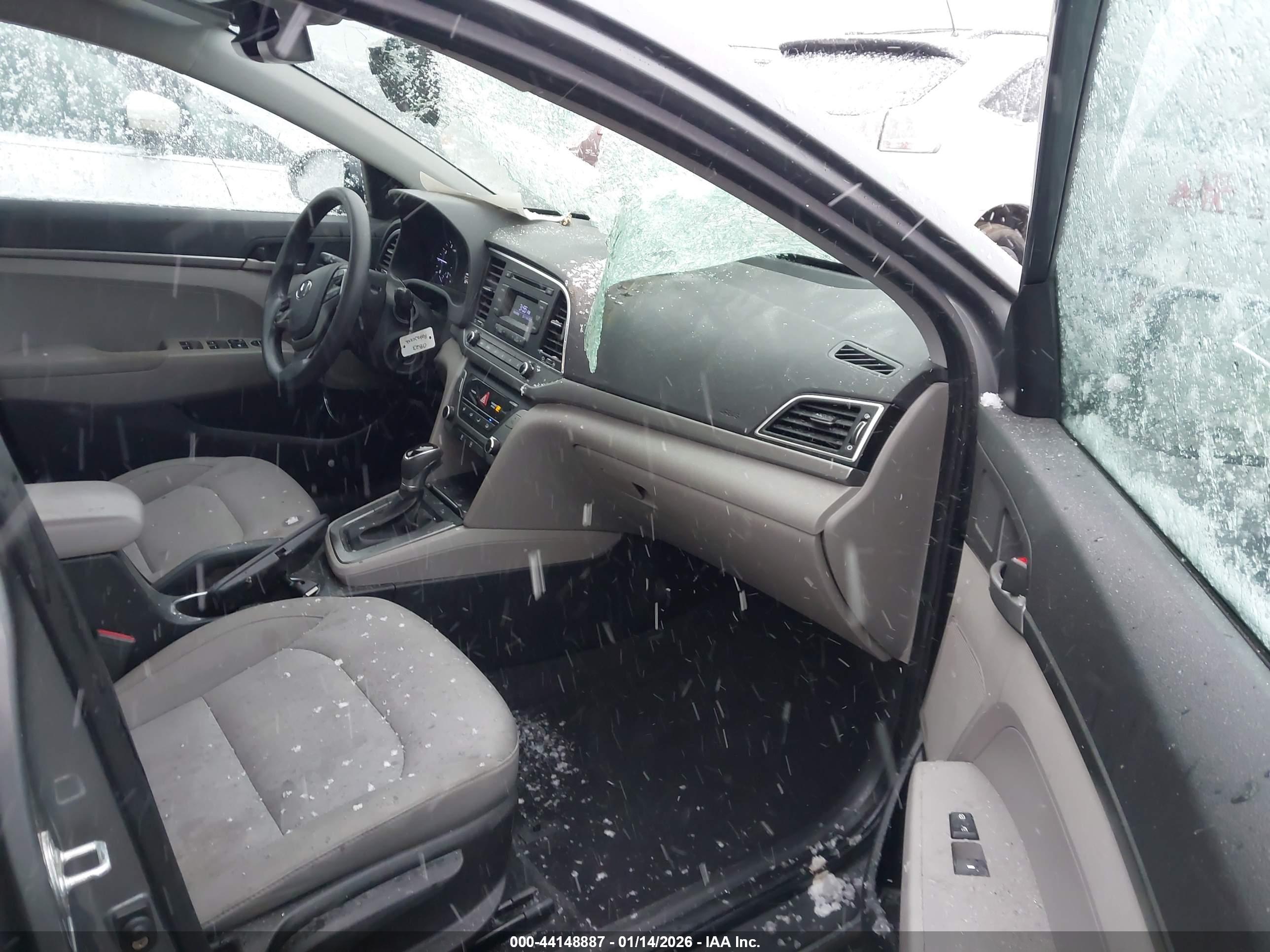 HYUNDAI ELANTRA image 5