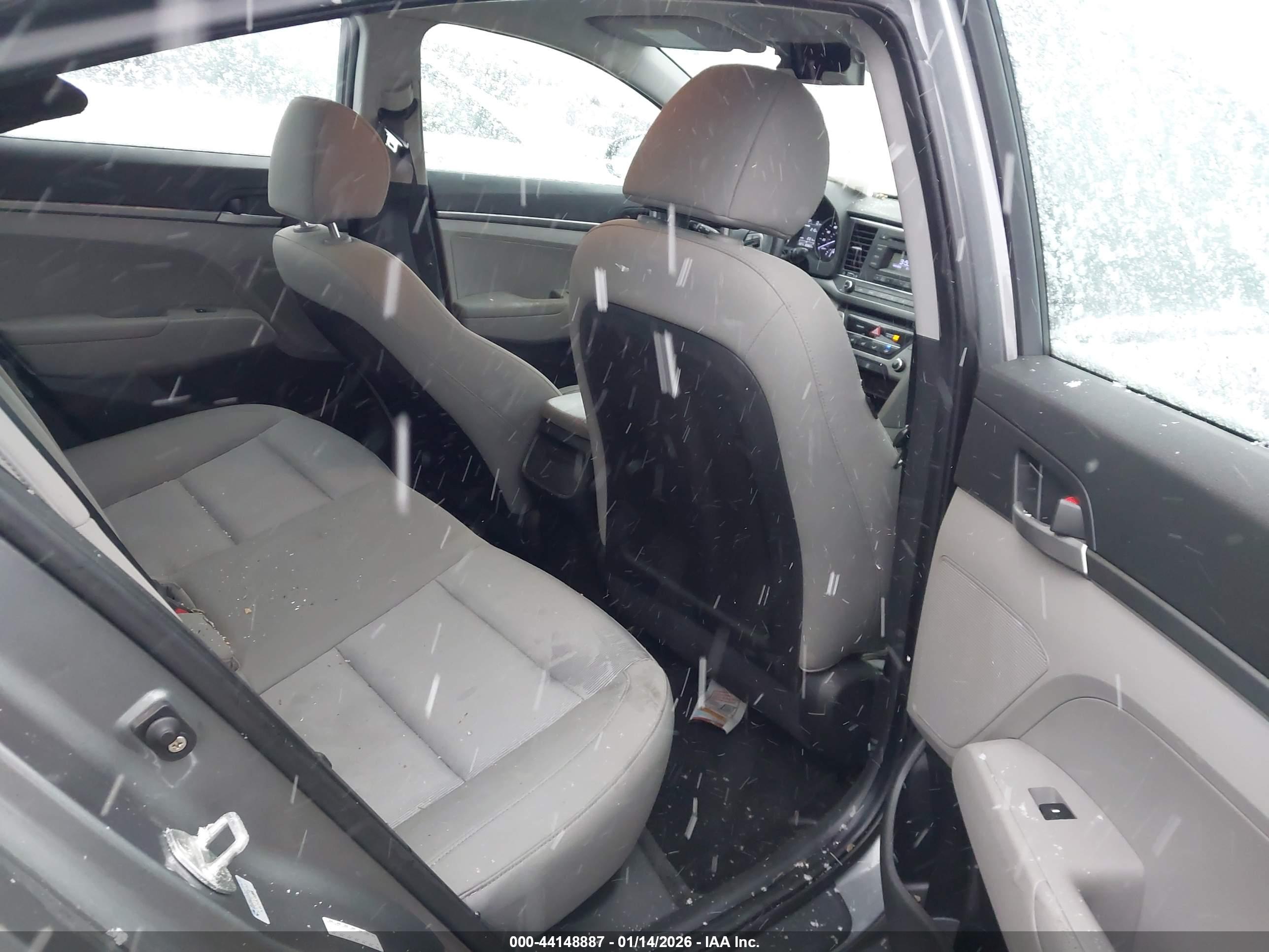 HYUNDAI ELANTRA image 8