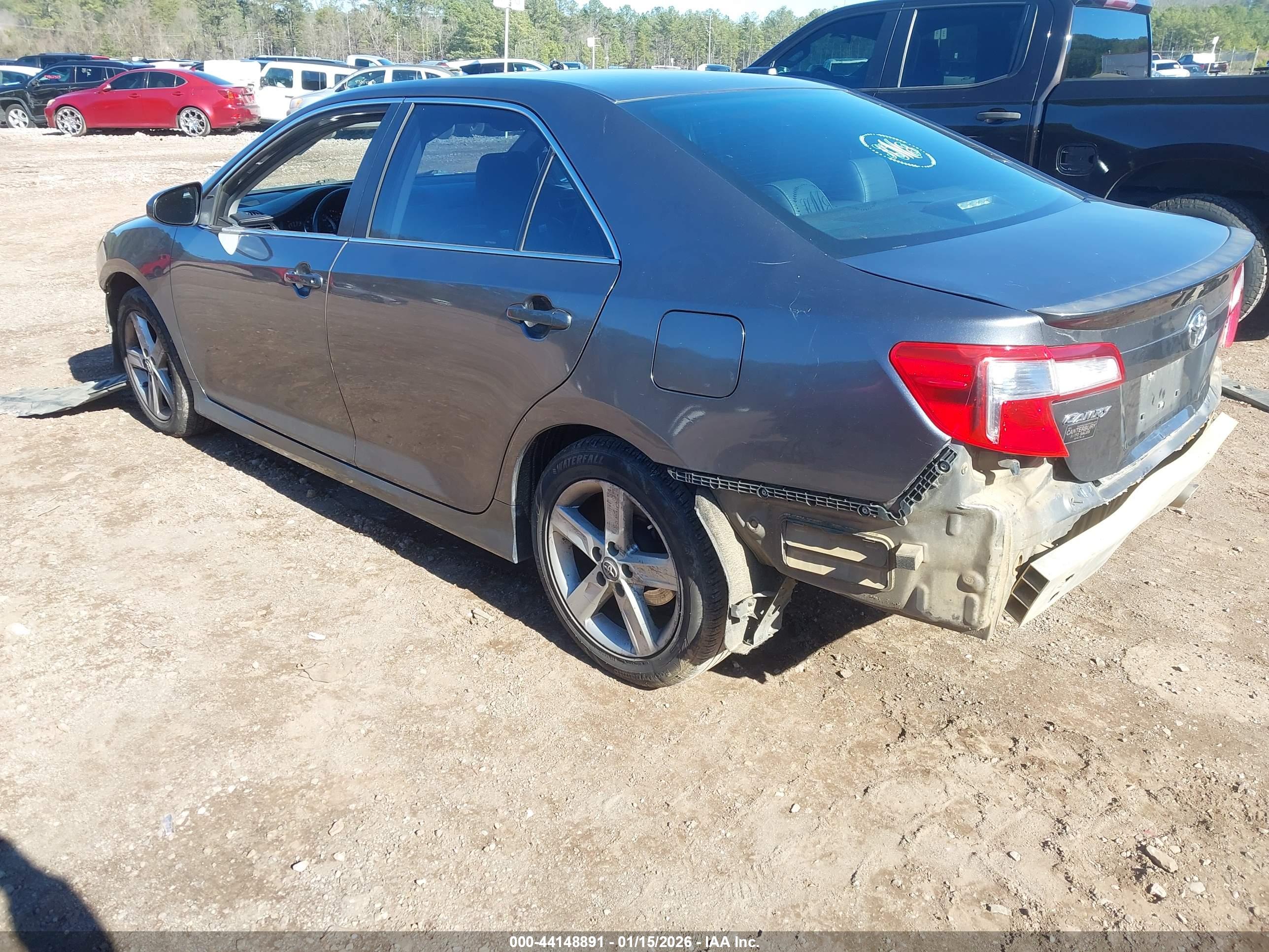 TOYOTA CAMRY image 3