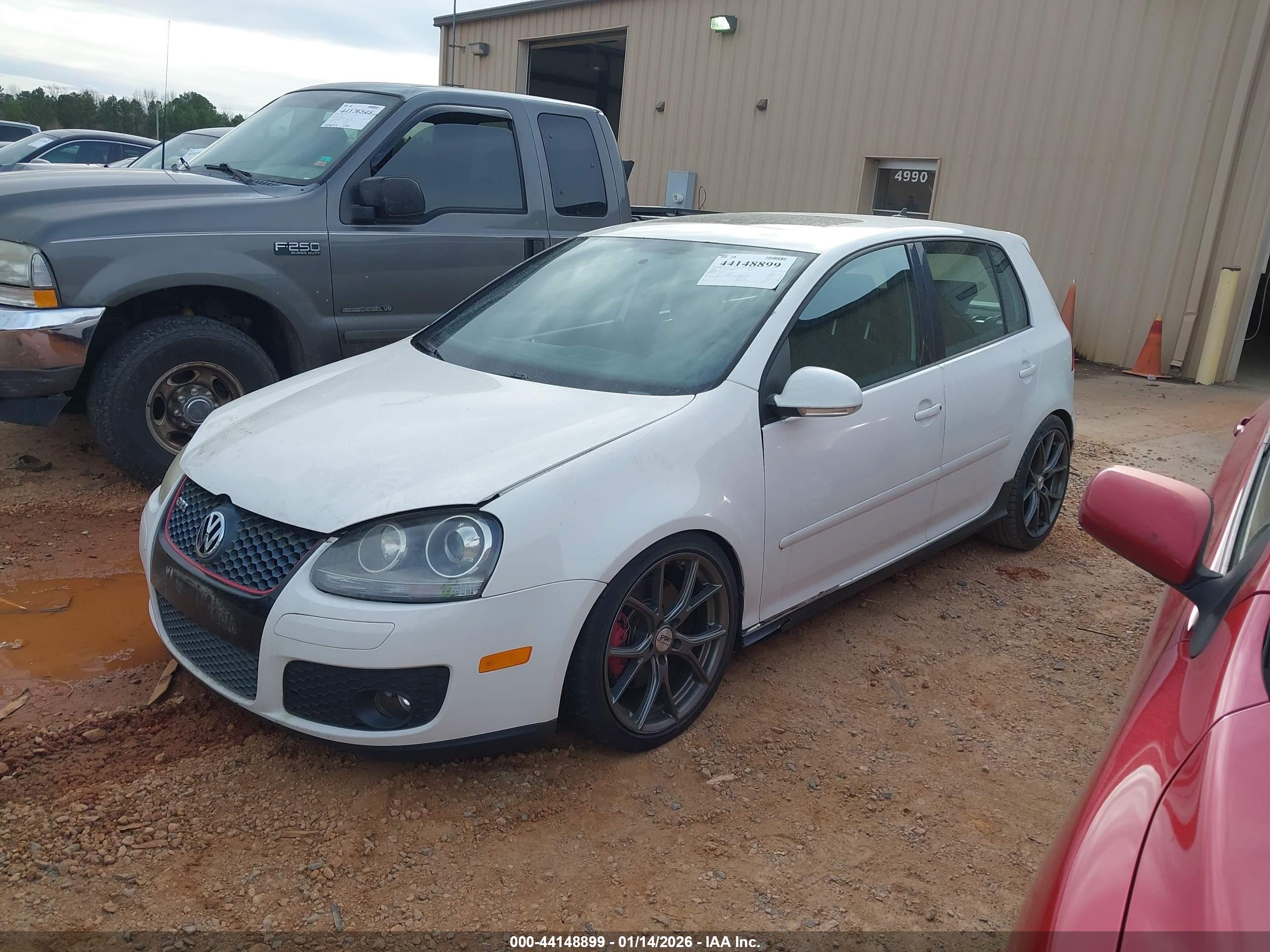 VOLKSWAGEN GTI image 2
