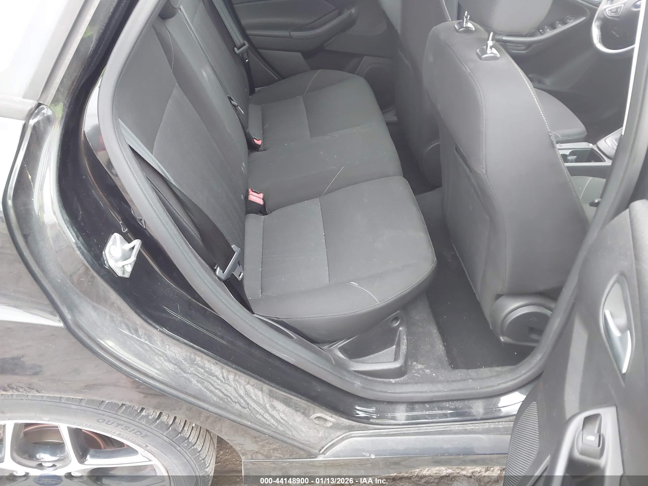 FORD FOCUS image 8