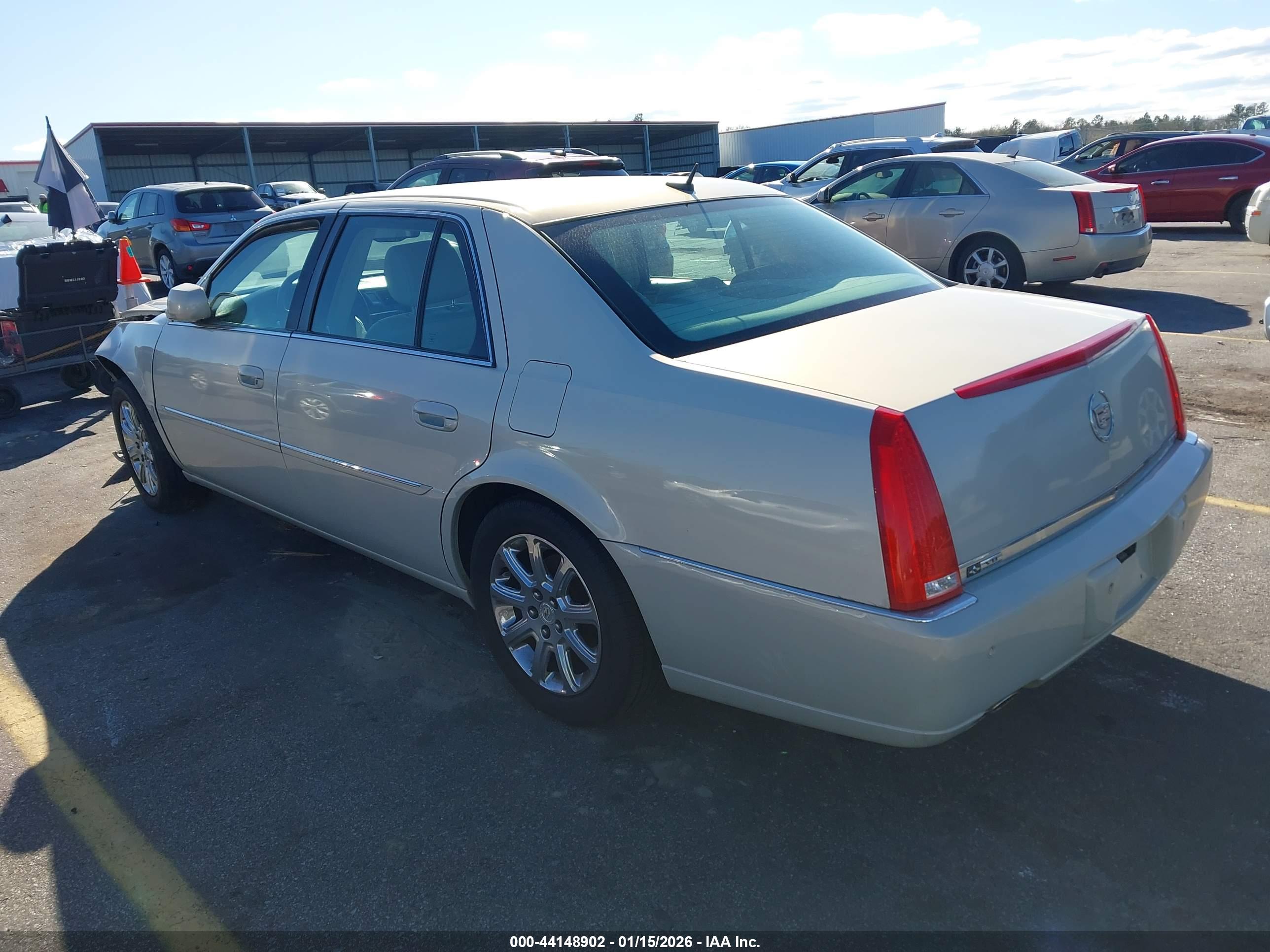 CADILLAC DTS image 3