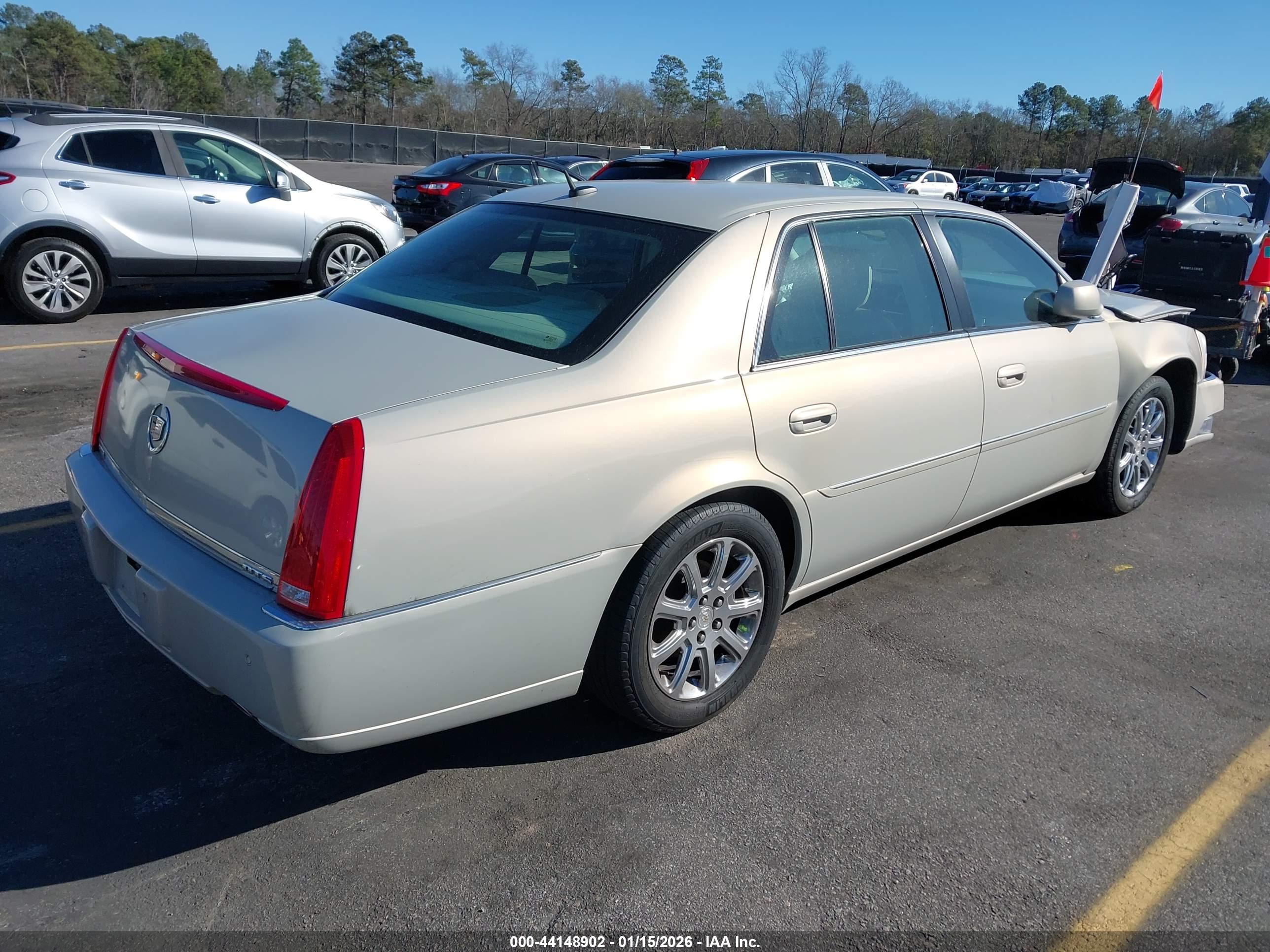 CADILLAC DTS image 4