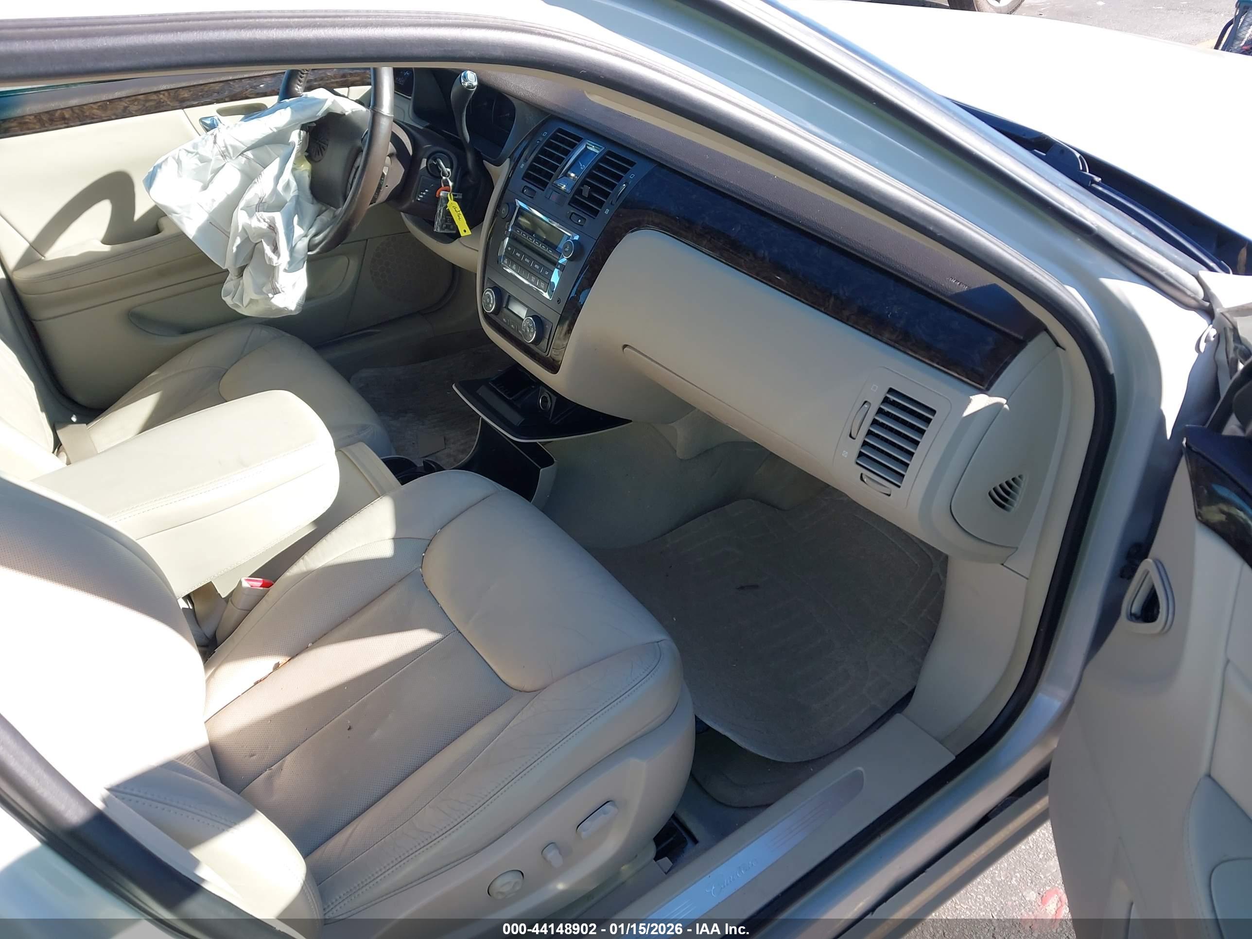 CADILLAC DTS image 5