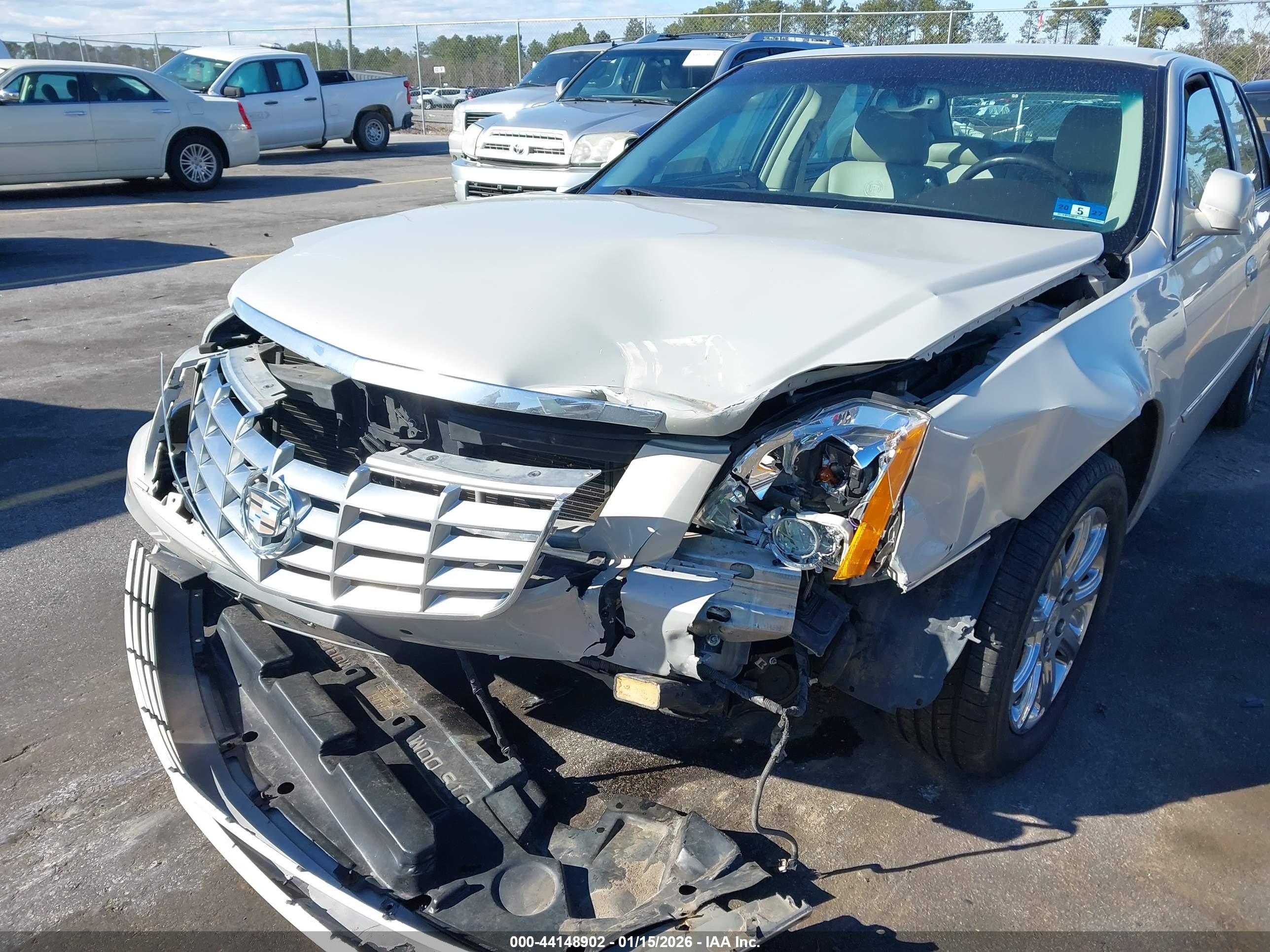 CADILLAC DTS image 6