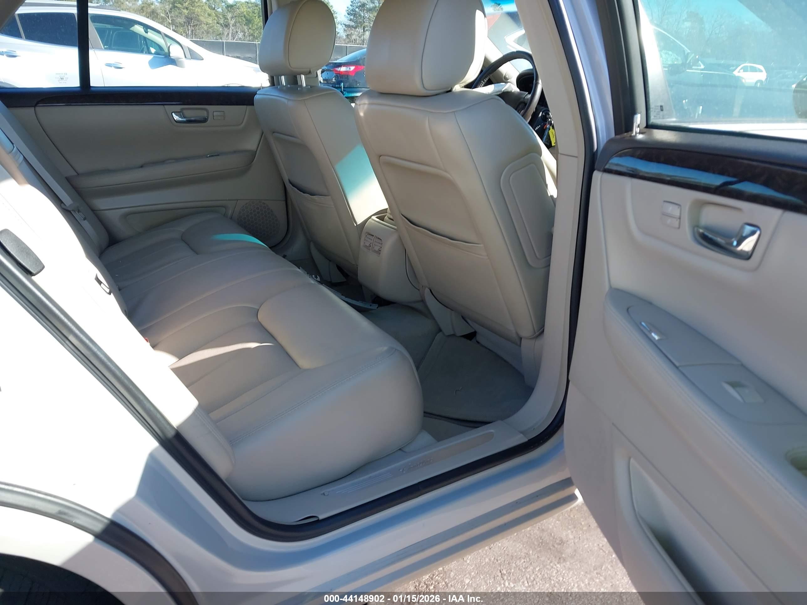 CADILLAC DTS image 8