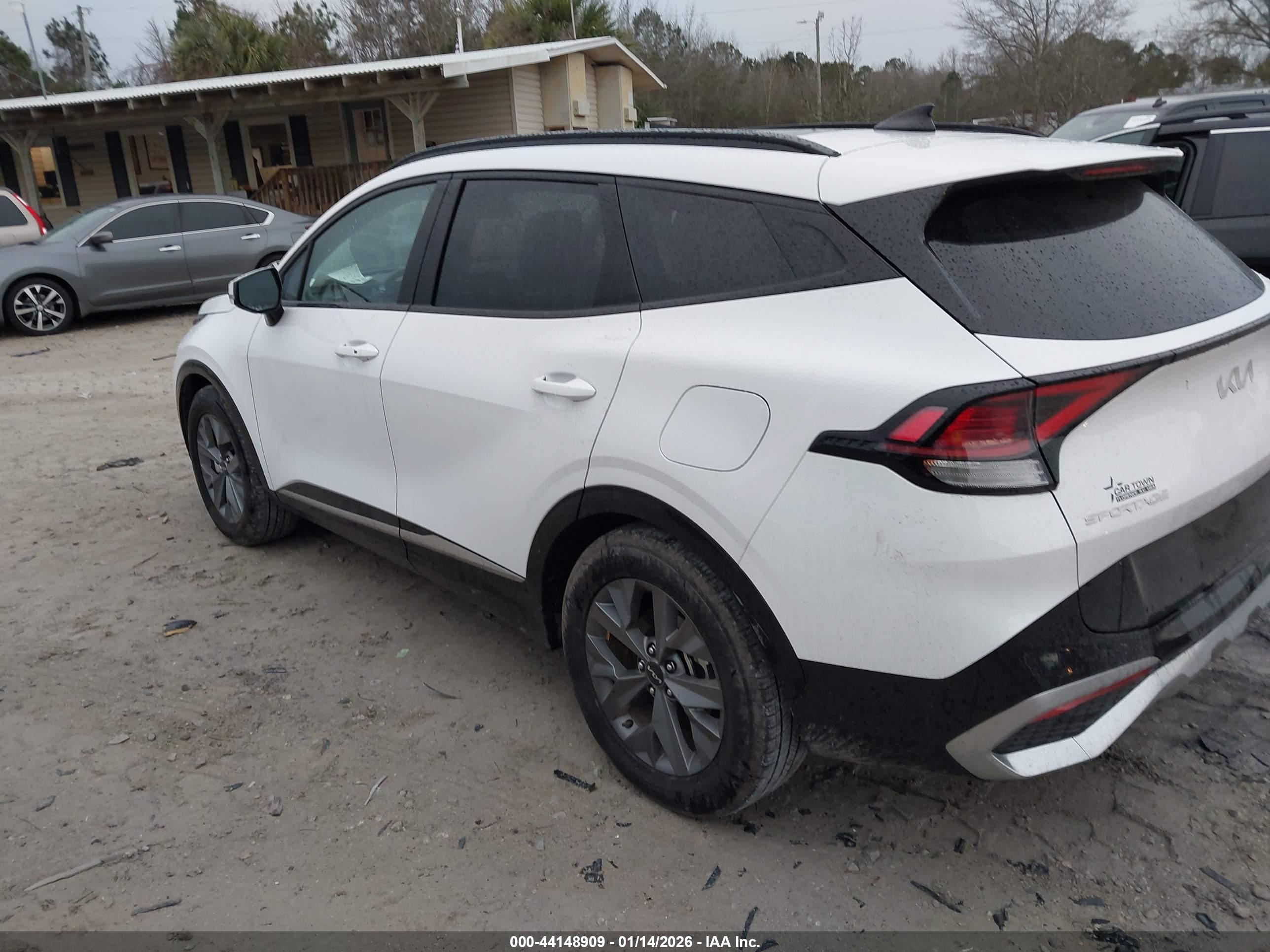 KIA SPORTAGE image 3