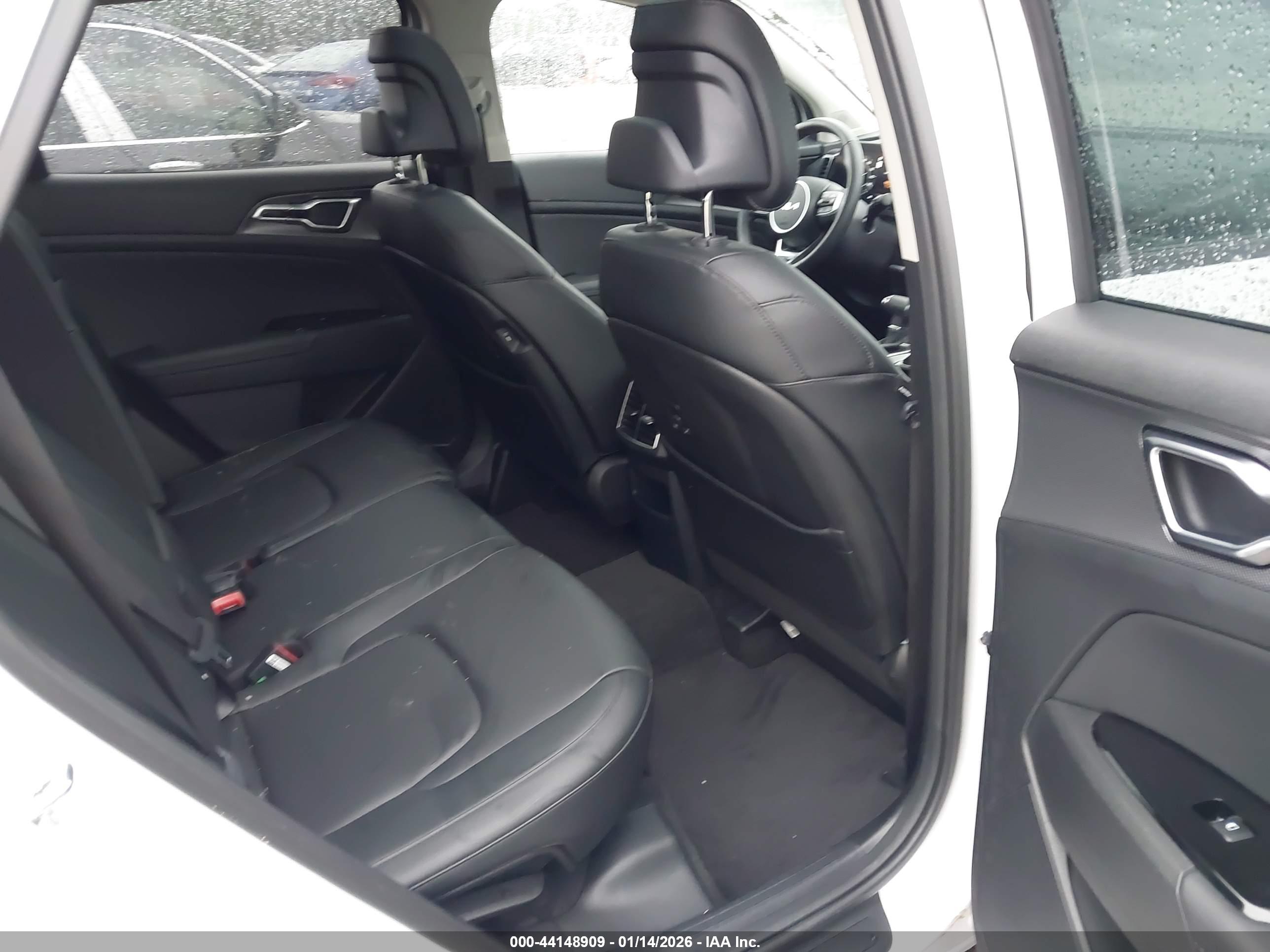 KIA SPORTAGE image 8