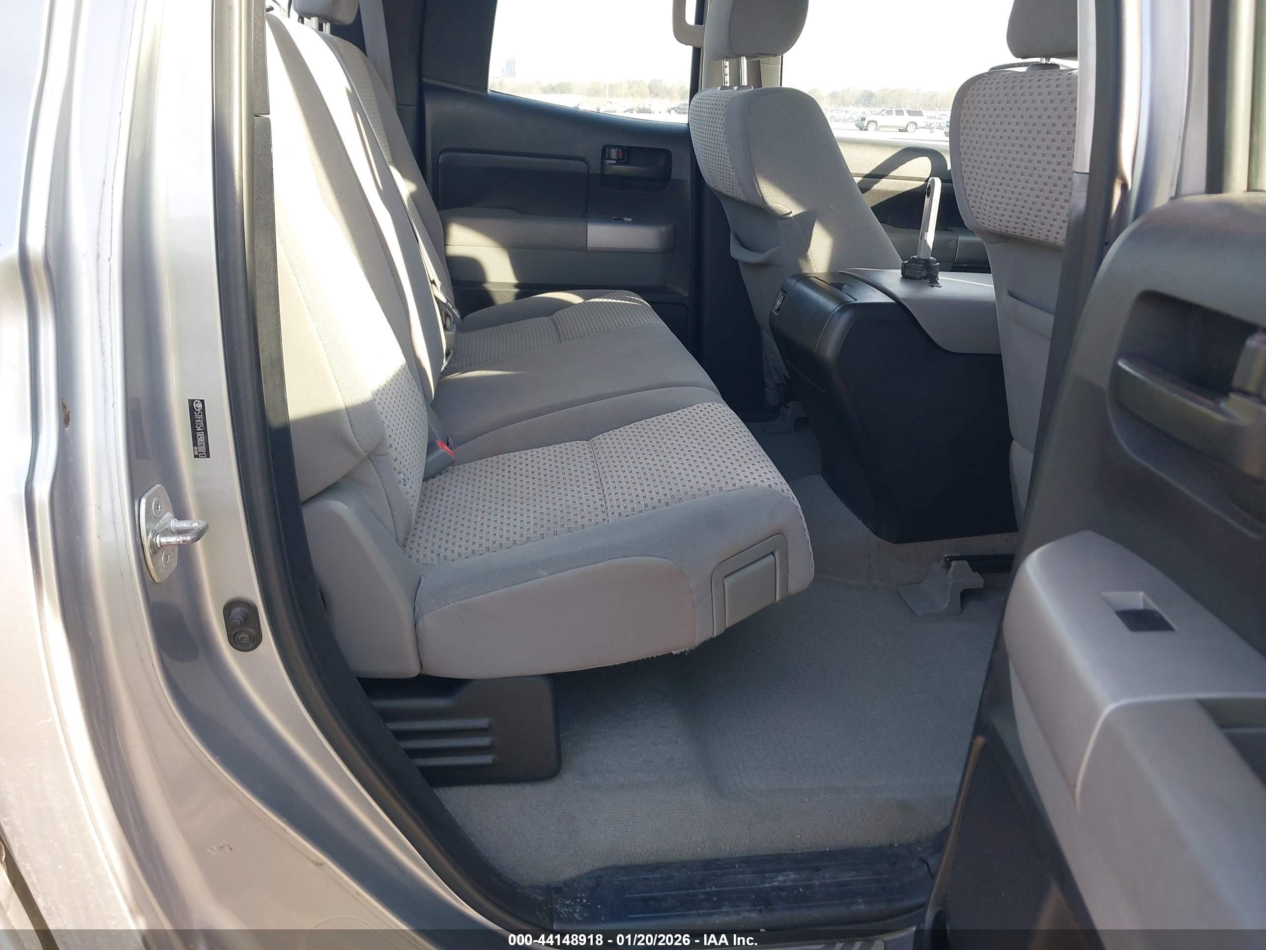 TOYOTA TUNDRA image 8