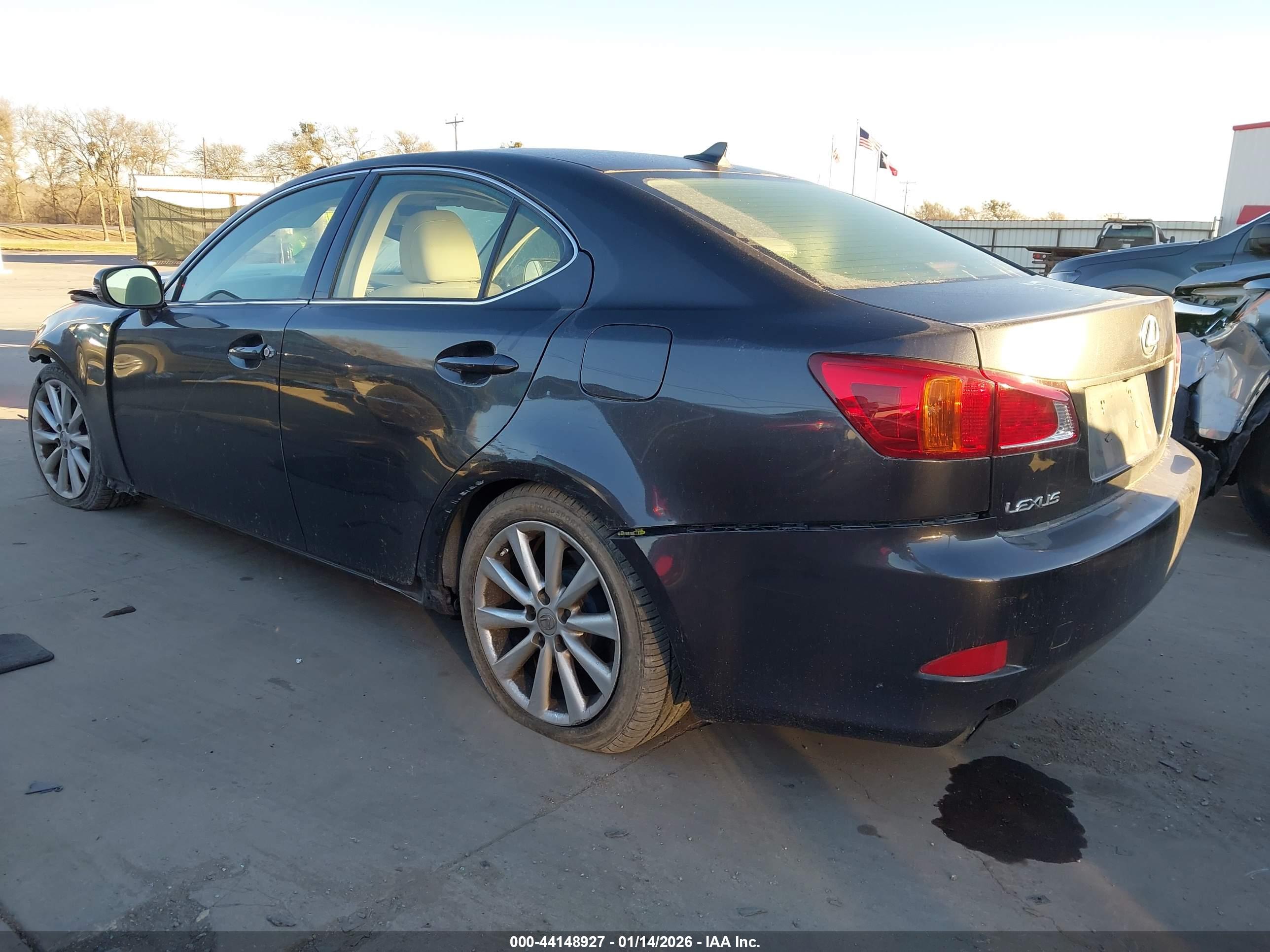 LEXUS IS image 3