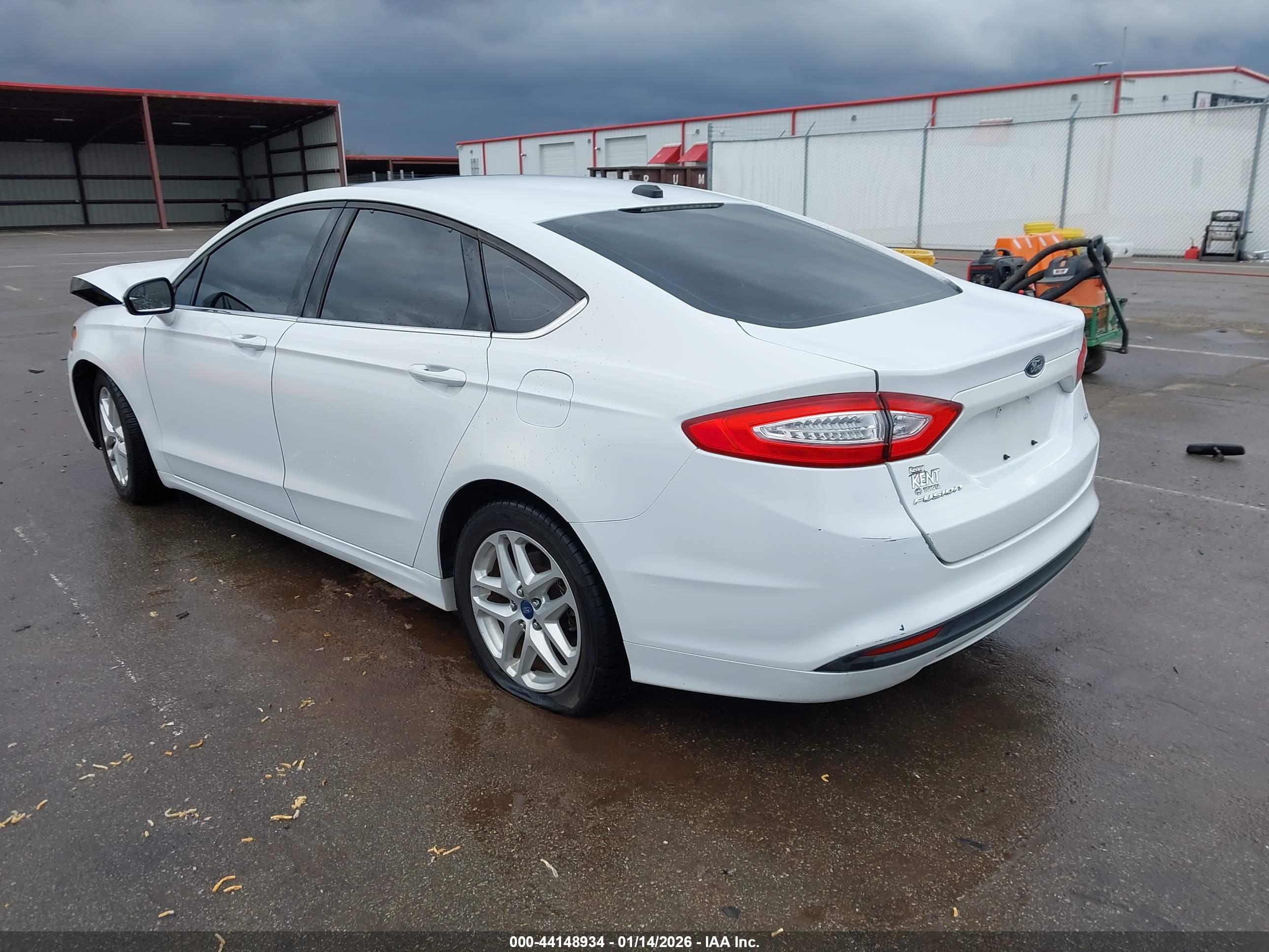 FORD FUSION image 3