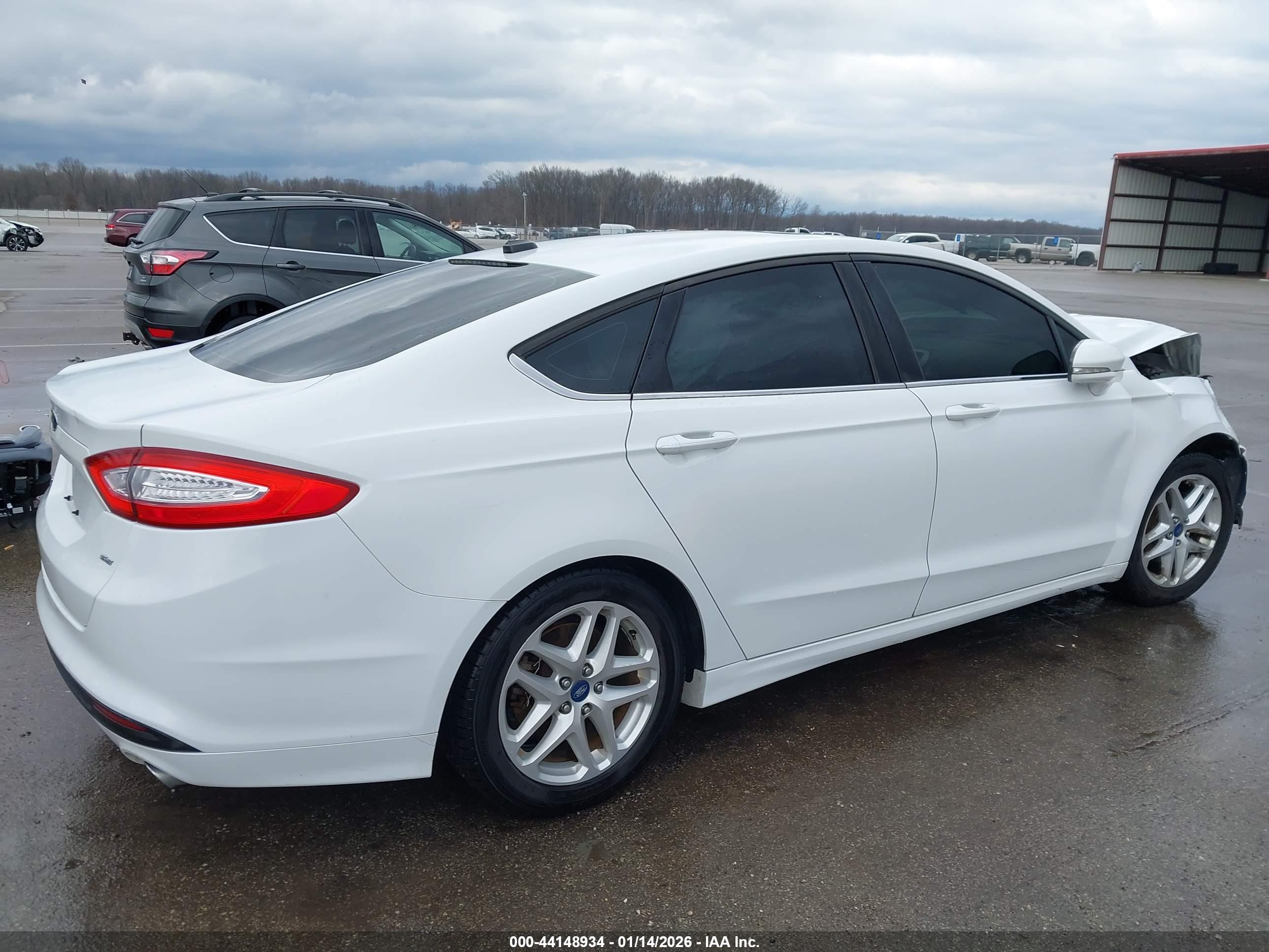 FORD FUSION image 4