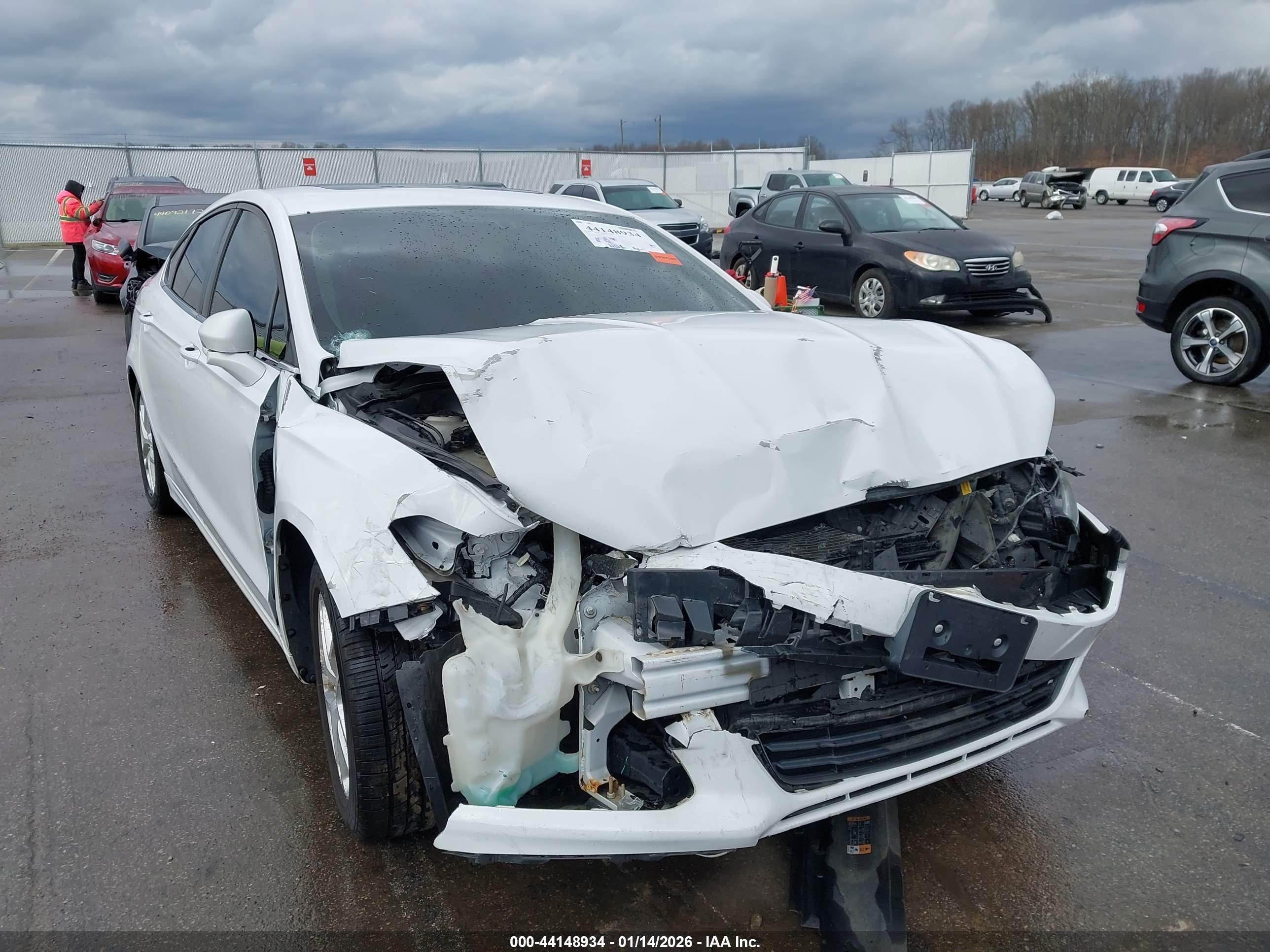 FORD FUSION image 6
