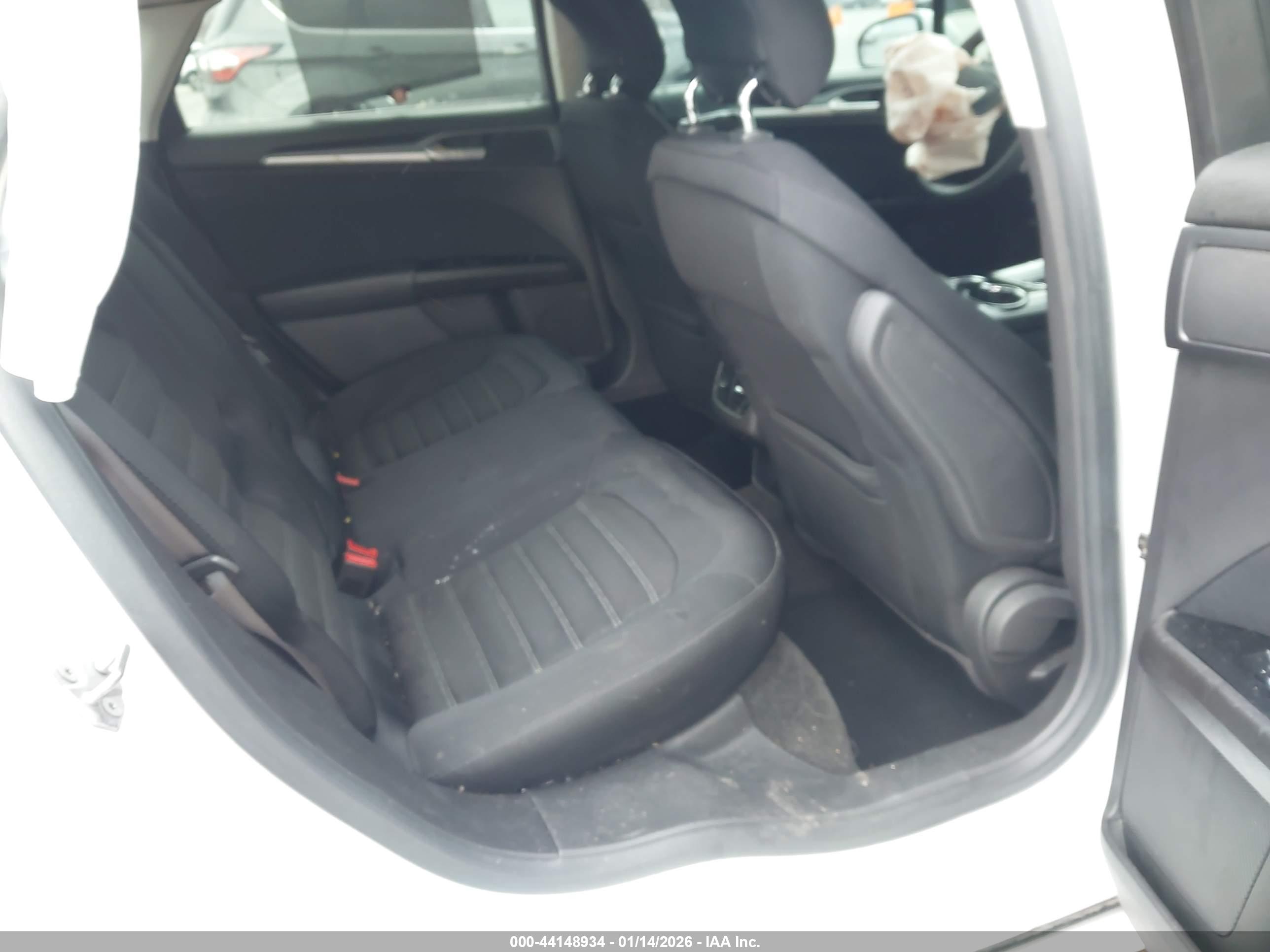 FORD FUSION image 8
