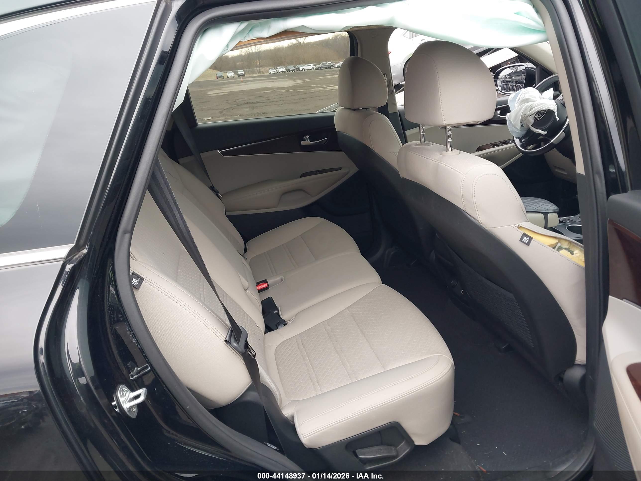 KIA SORENTO image 8