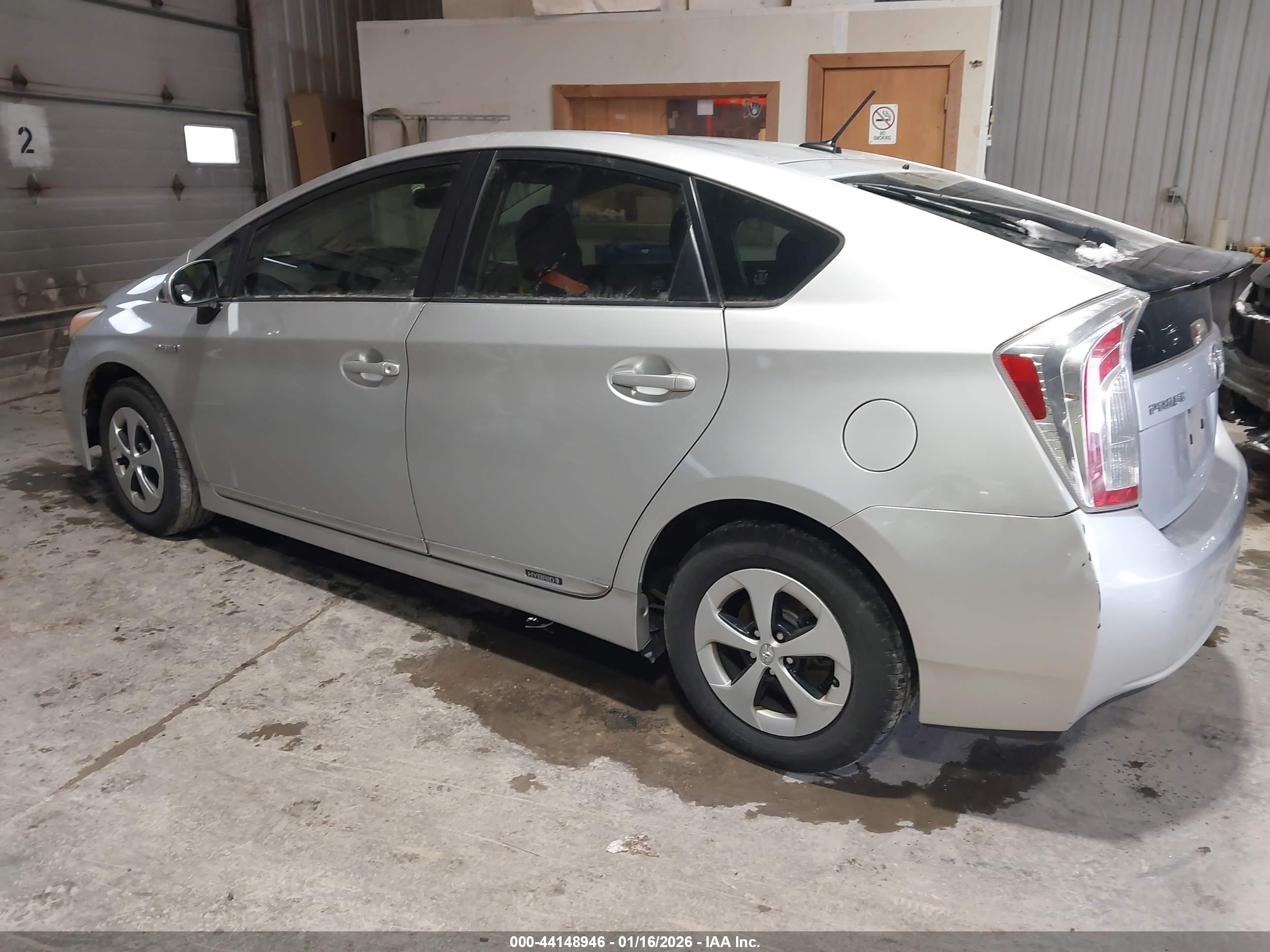 TOYOTA PRIUS image 3