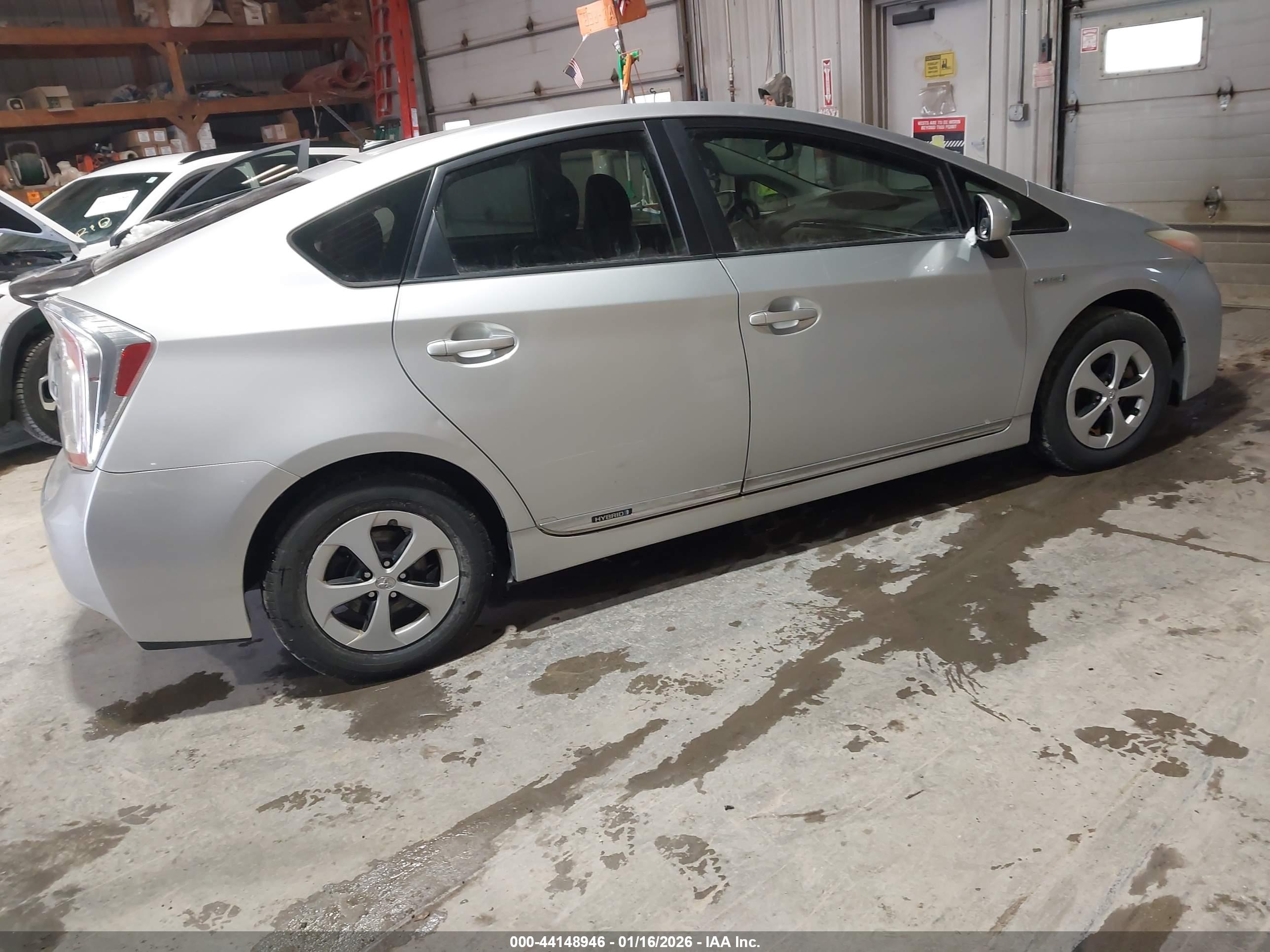 TOYOTA PRIUS image 4