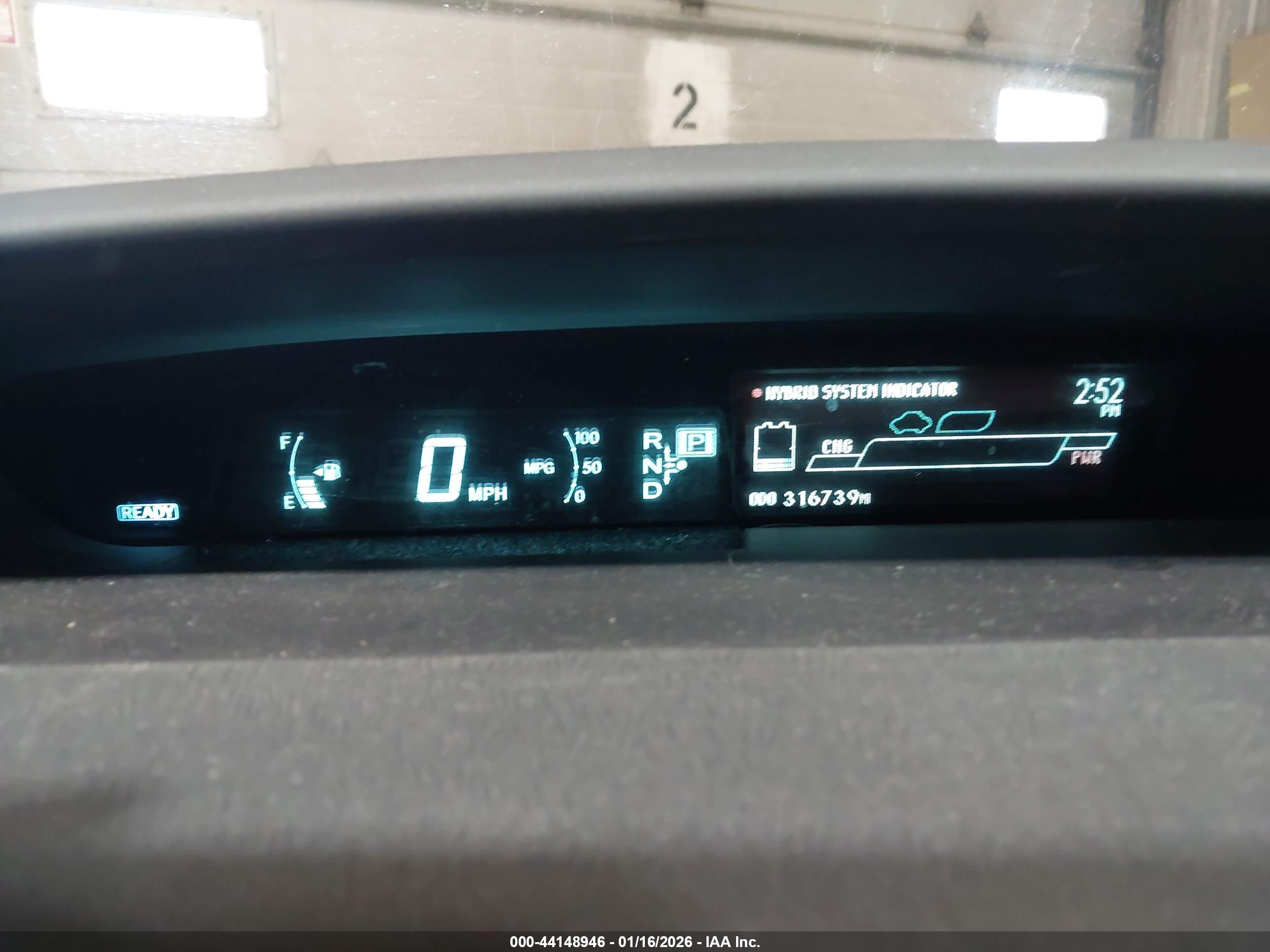 TOYOTA PRIUS image 7