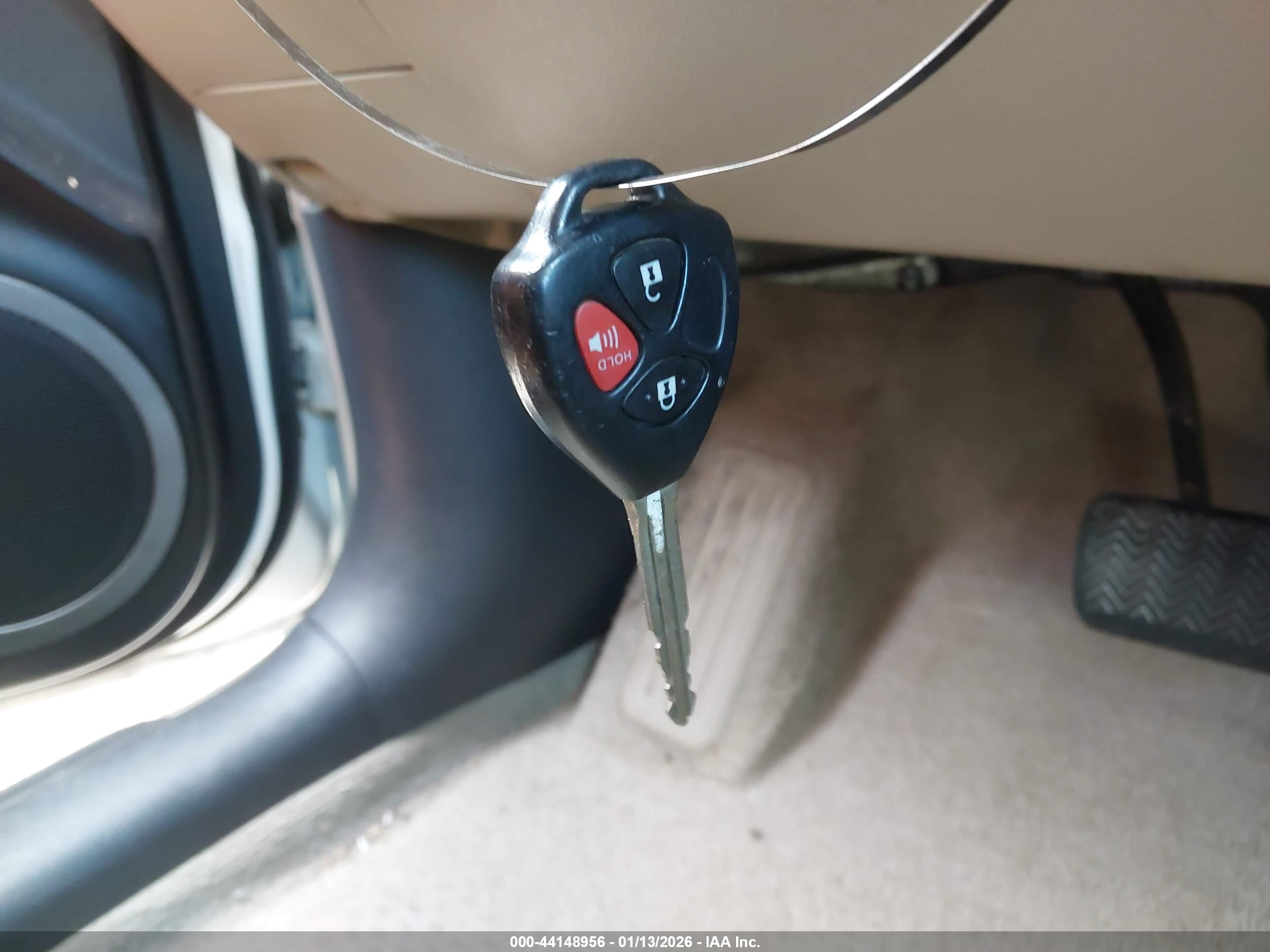 TOYOTA RAV4 image 11