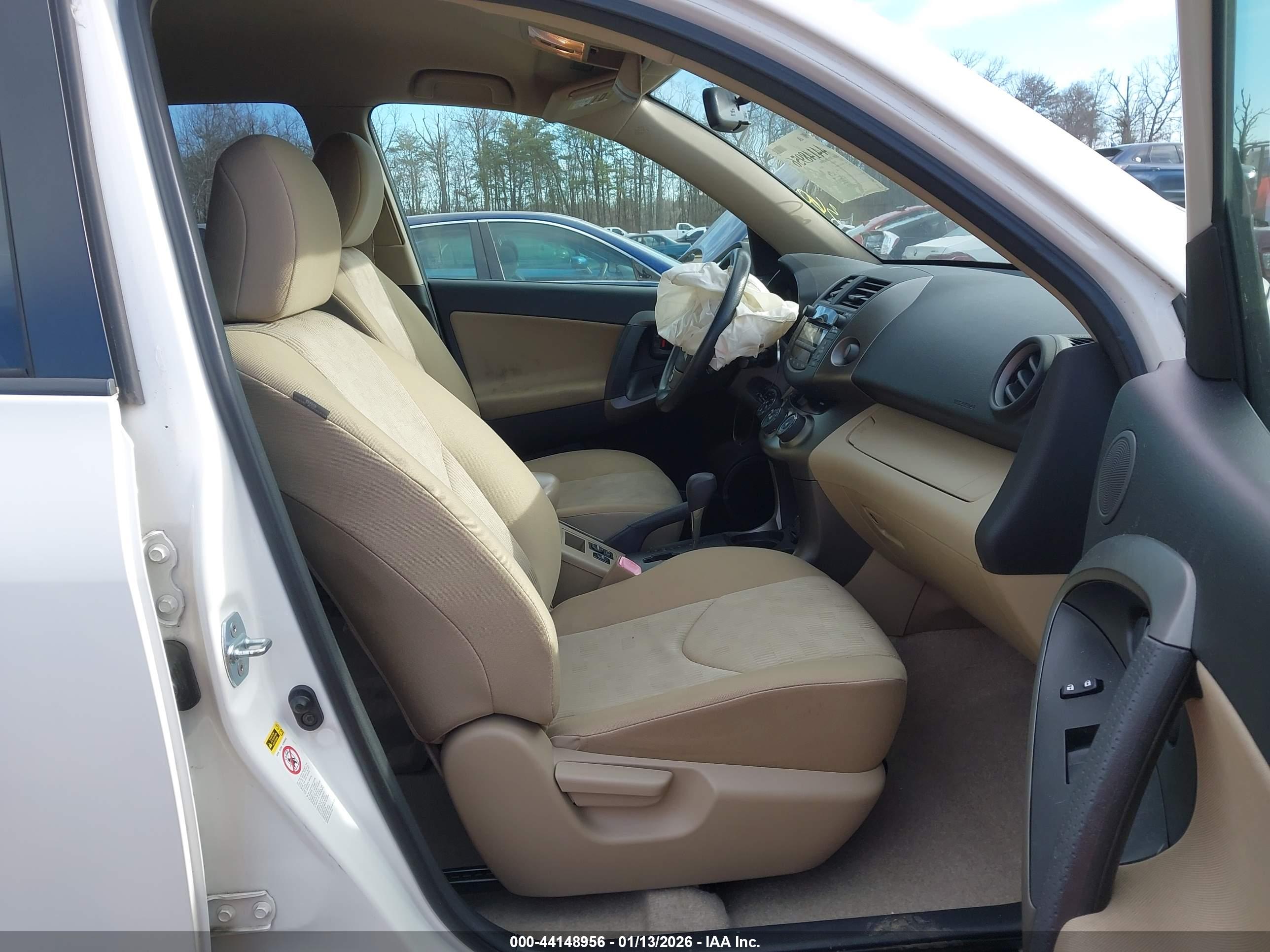TOYOTA RAV4 image 5