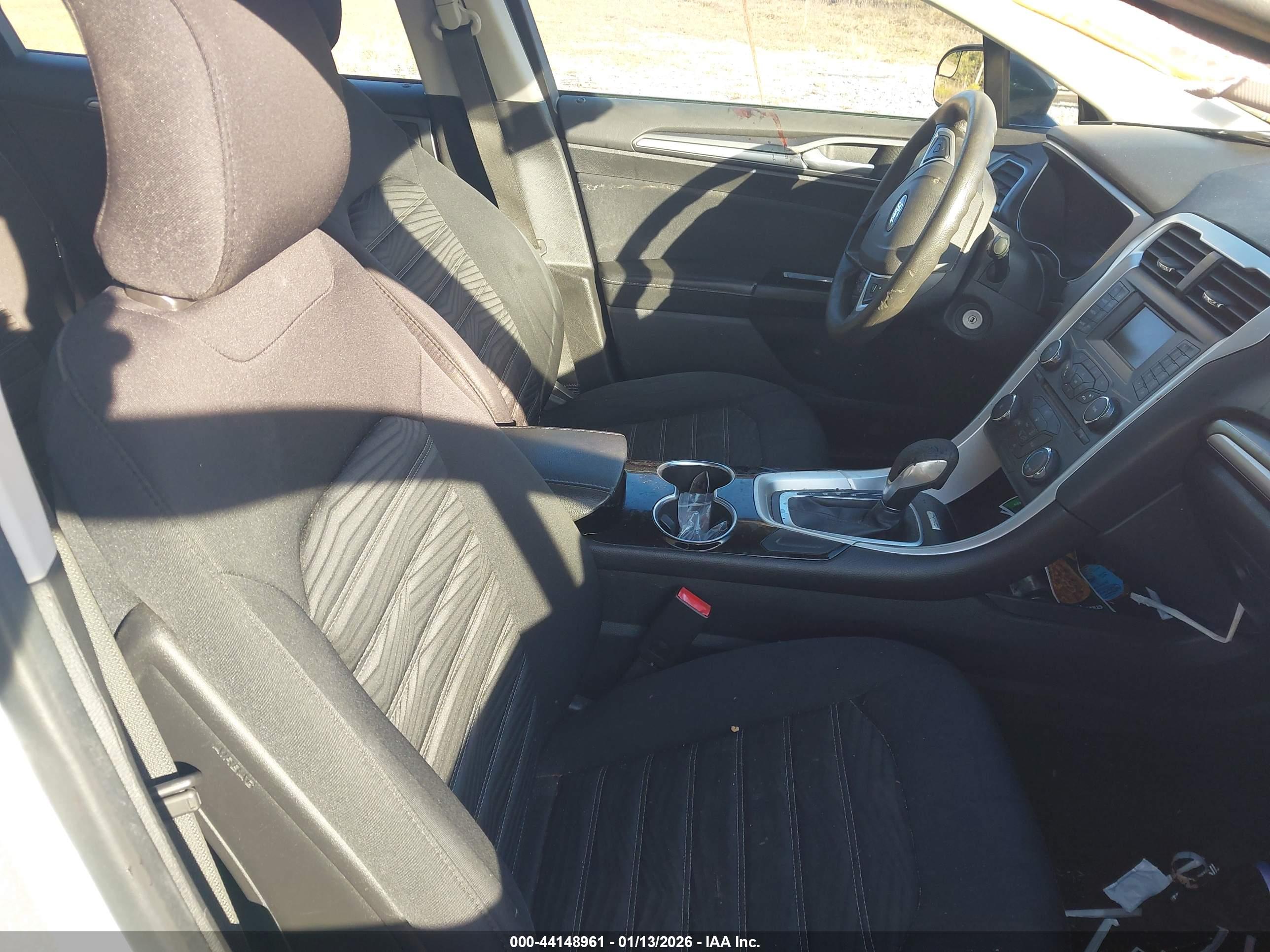 FORD FUSION image 5