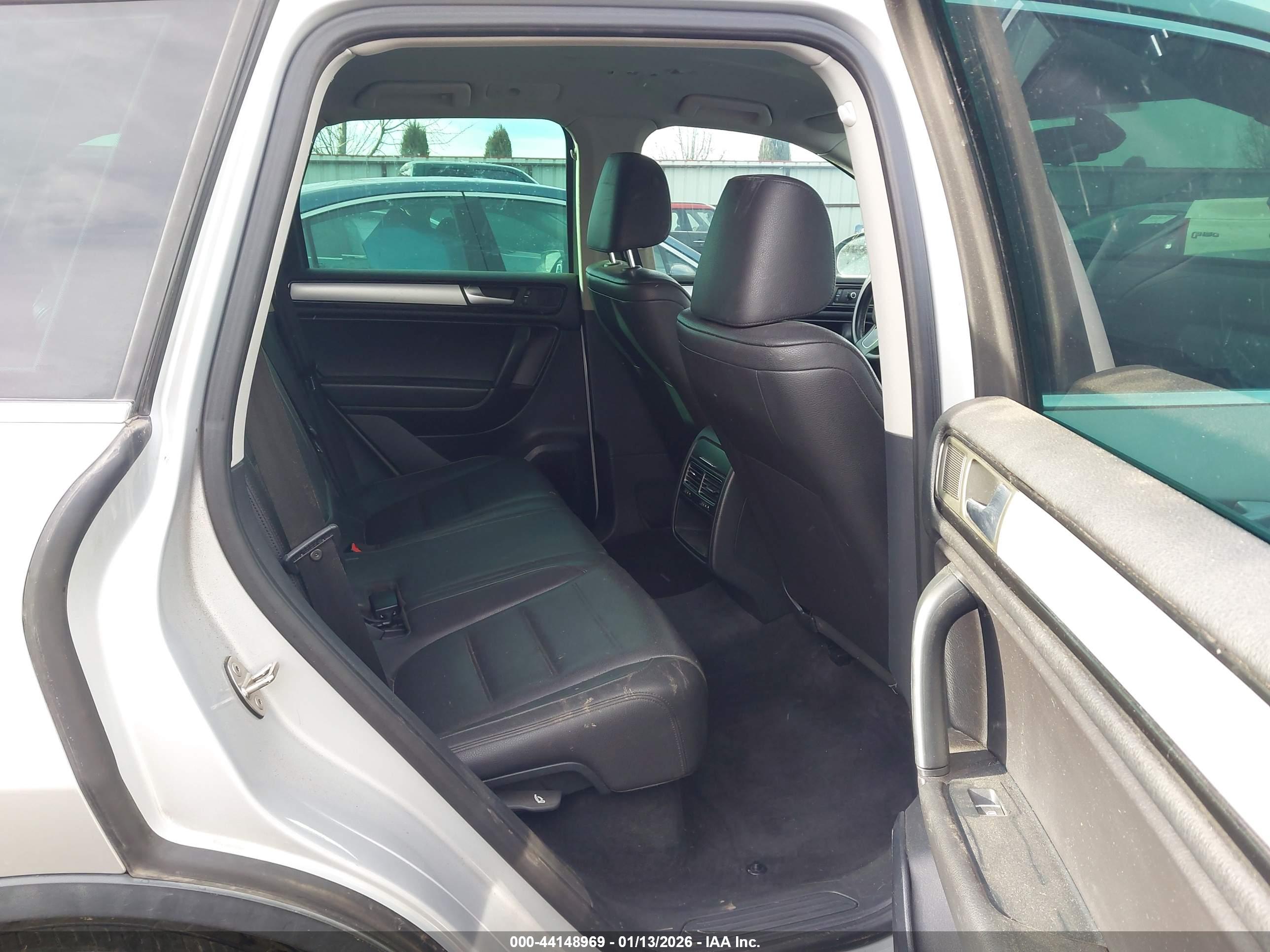 VOLKSWAGEN TOUAREG image 8