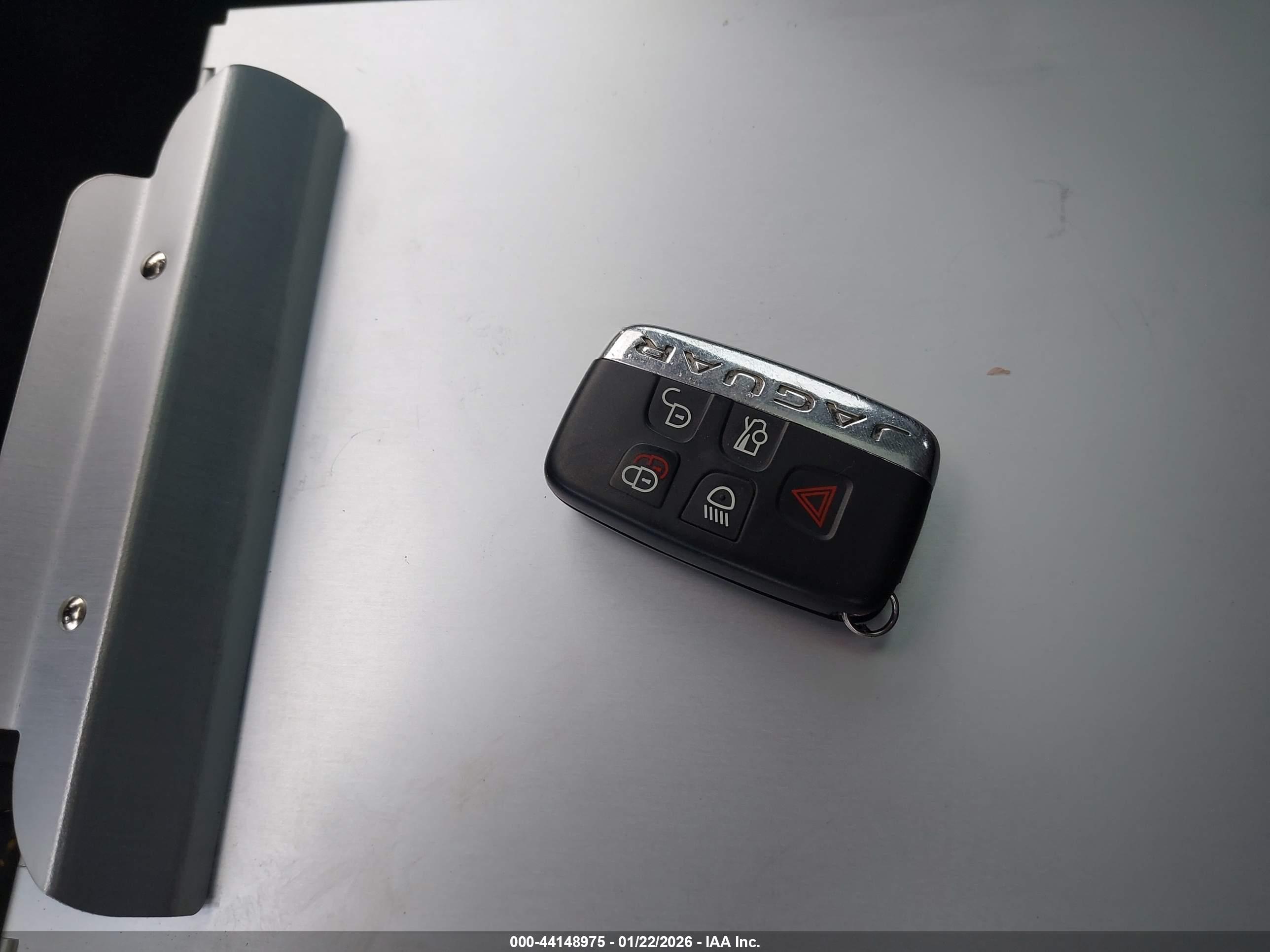 JAGUAR XE image 11