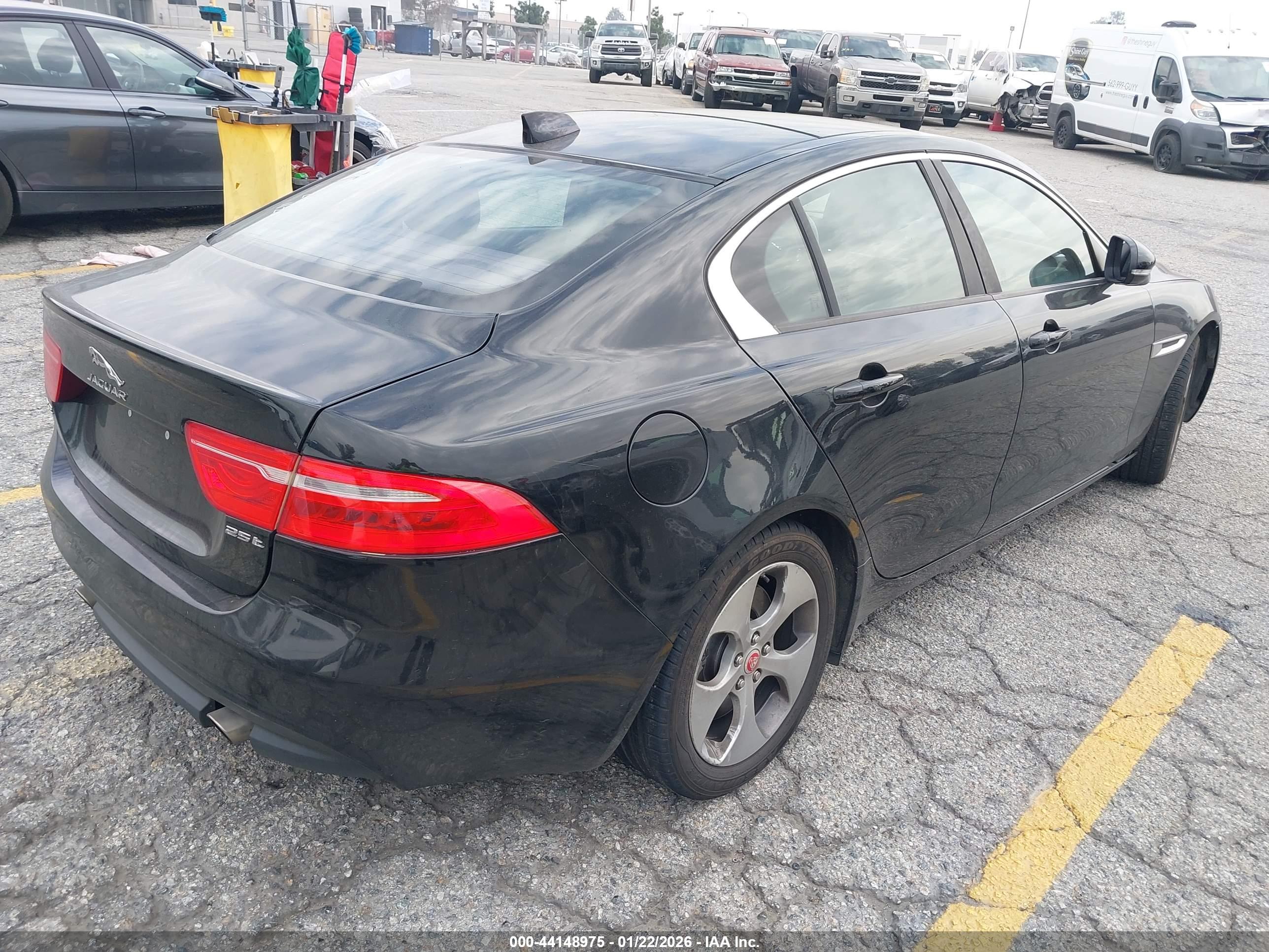 JAGUAR XE image 4