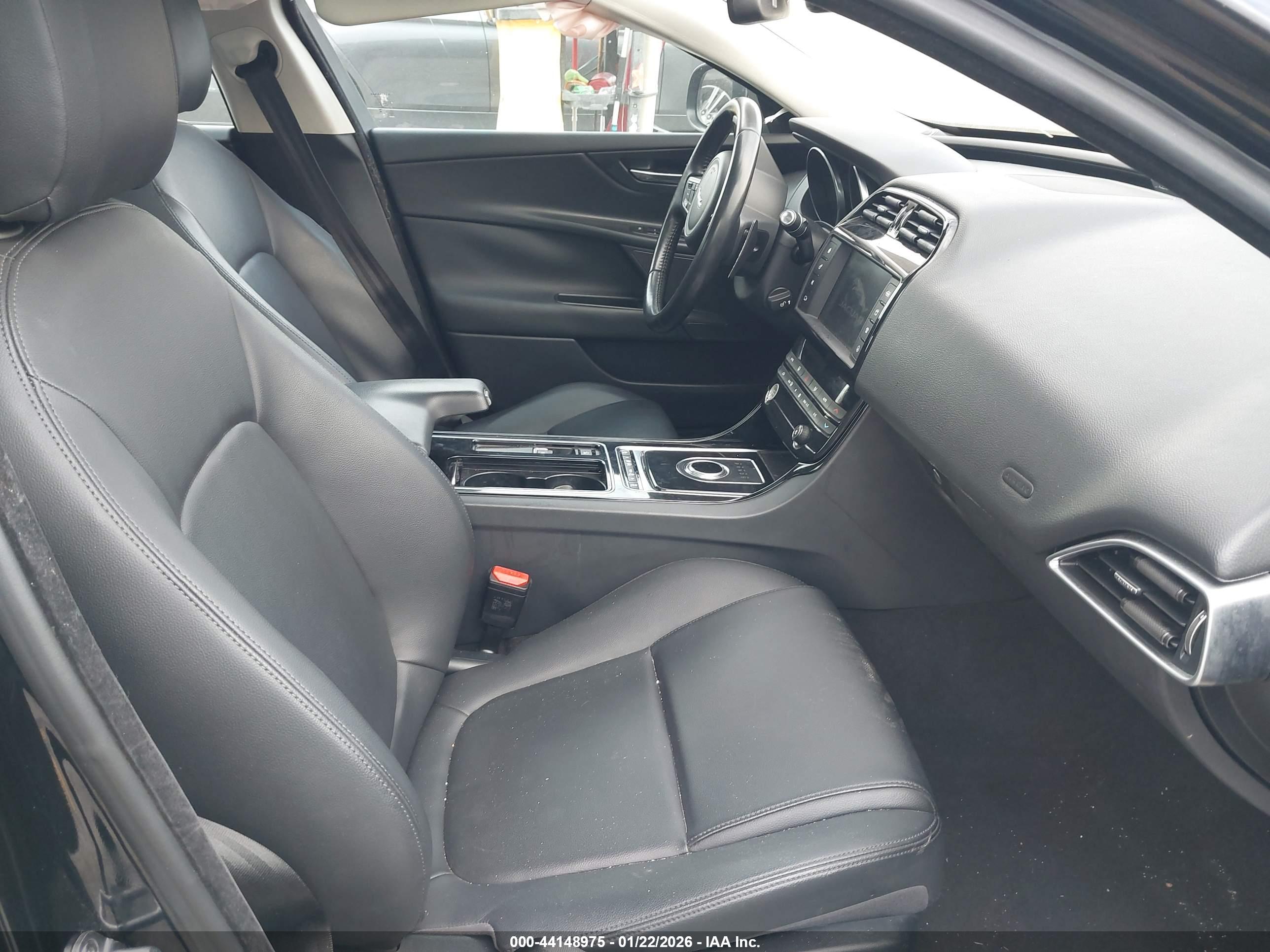 JAGUAR XE image 5