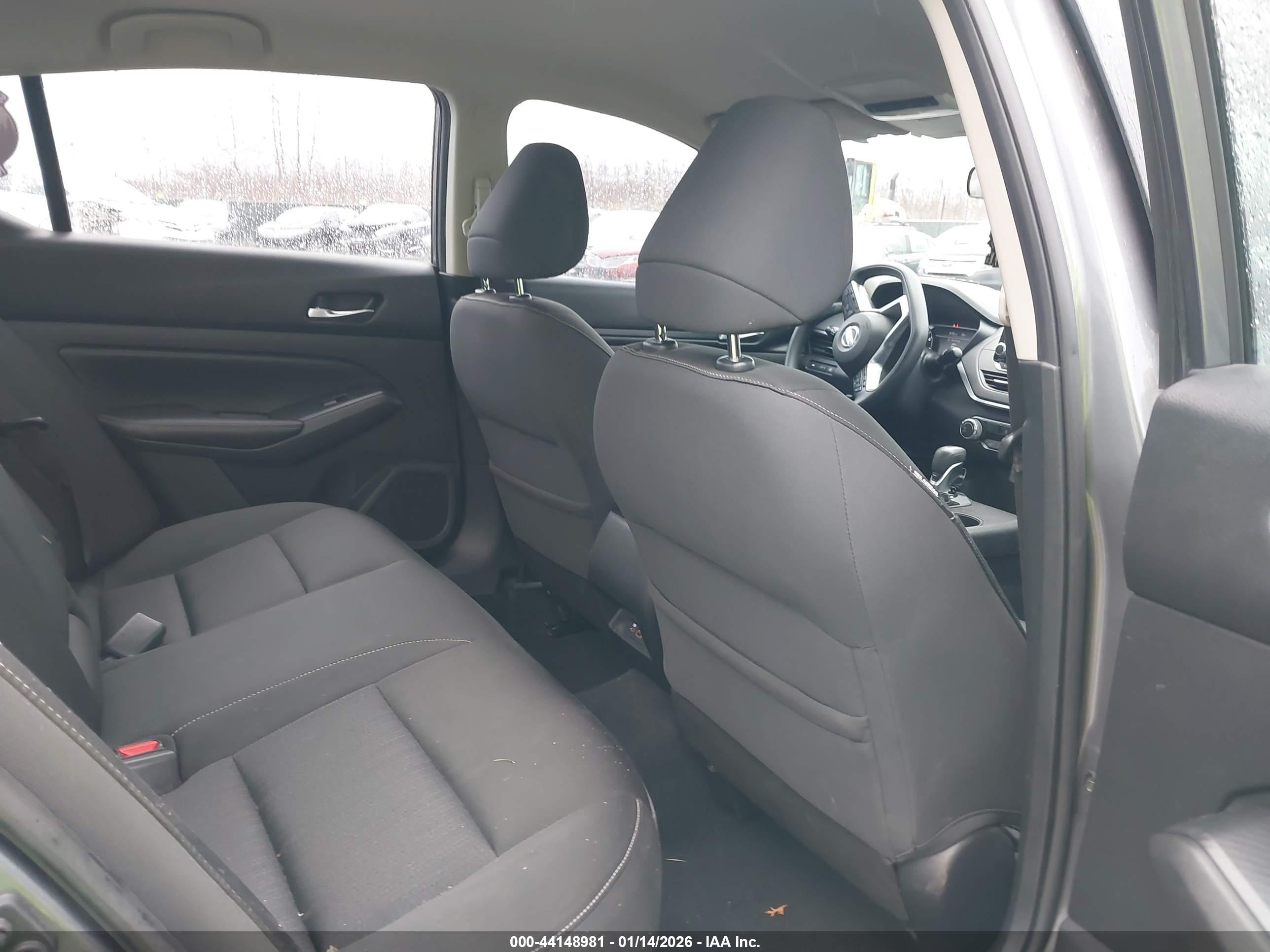 NISSAN ALTIMA image 8