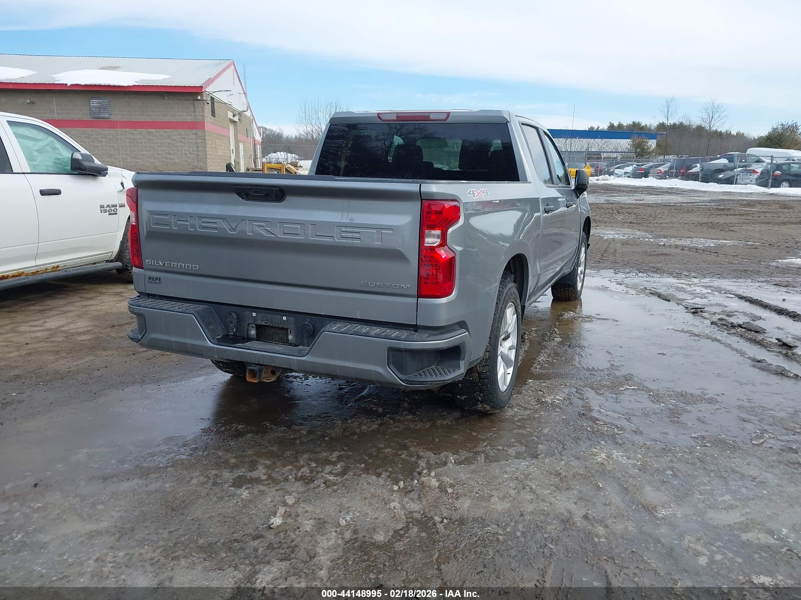 CHEVROLET SILVERADO image 4