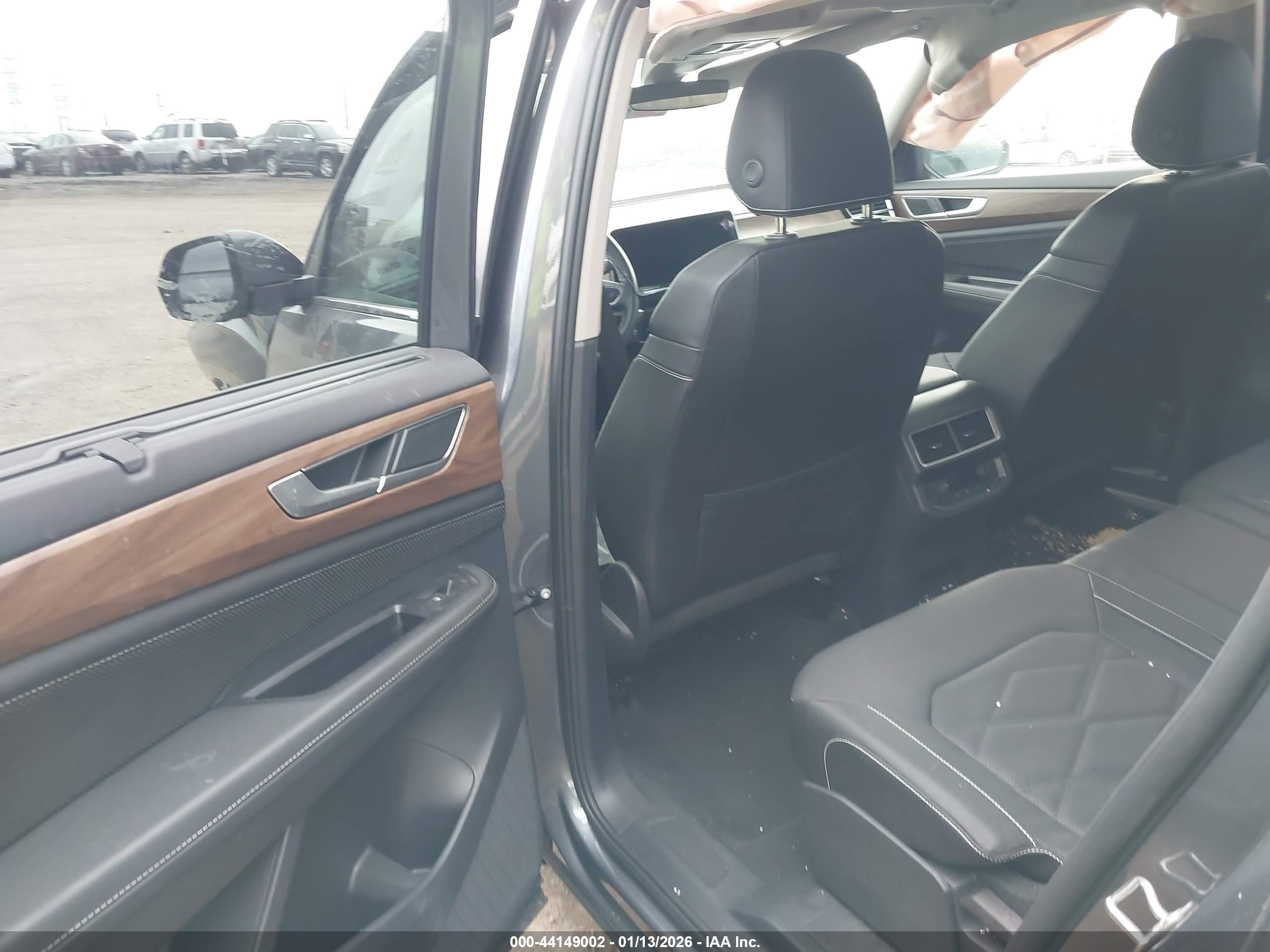 VOLKSWAGEN ATLAS image 8
