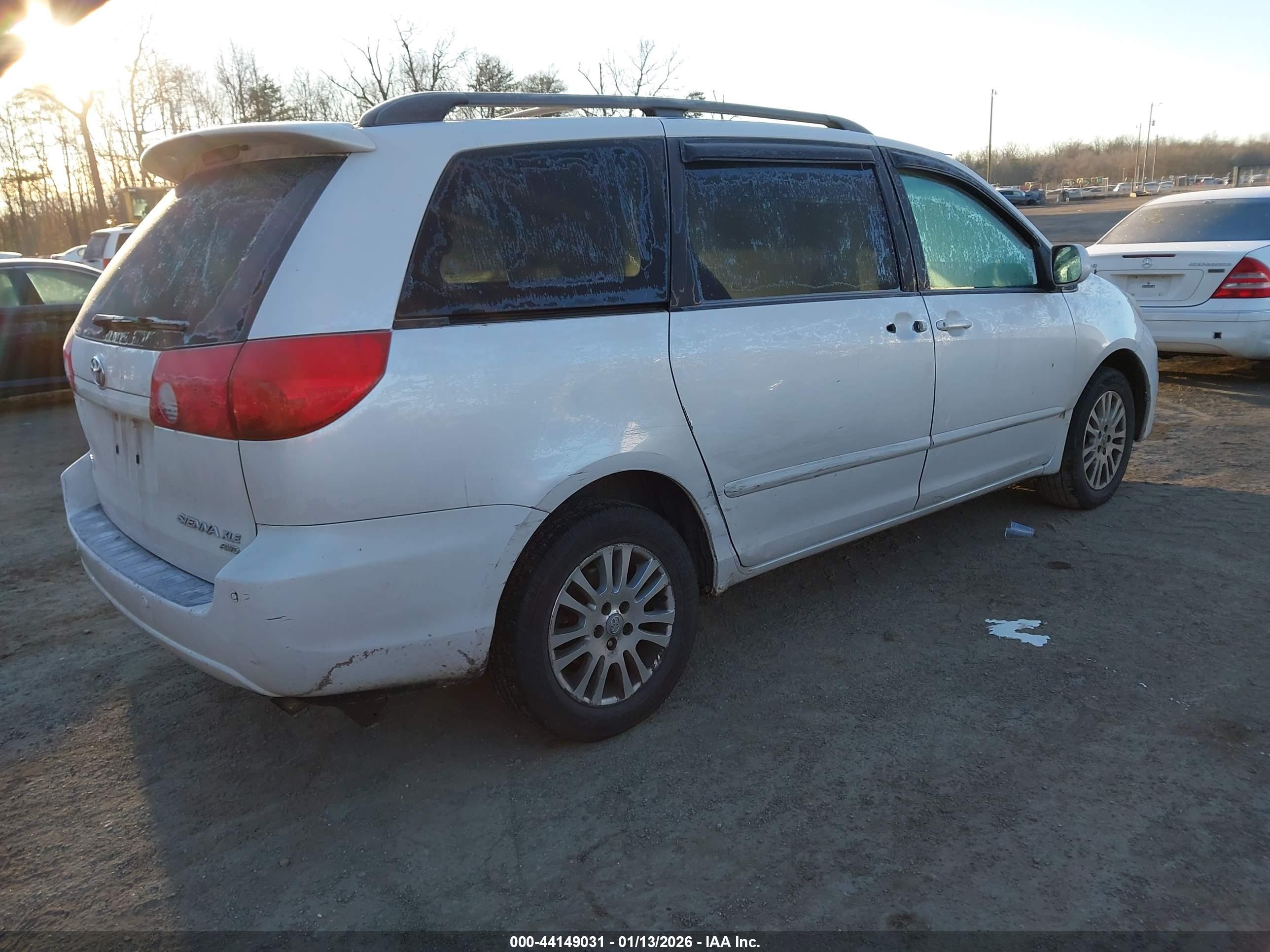 TOYOTA SIENNA image 4