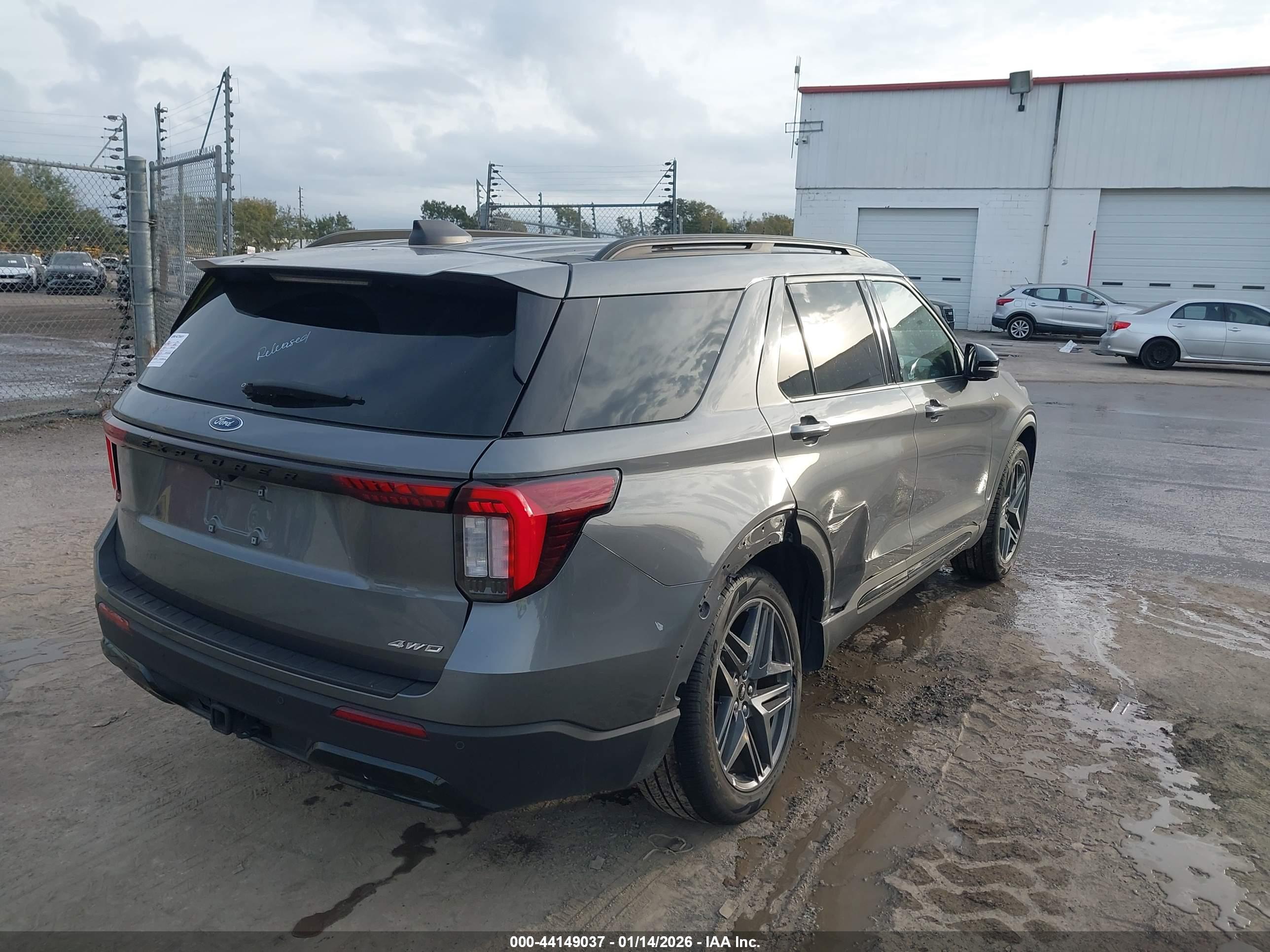 FORD EXPLORER image 4