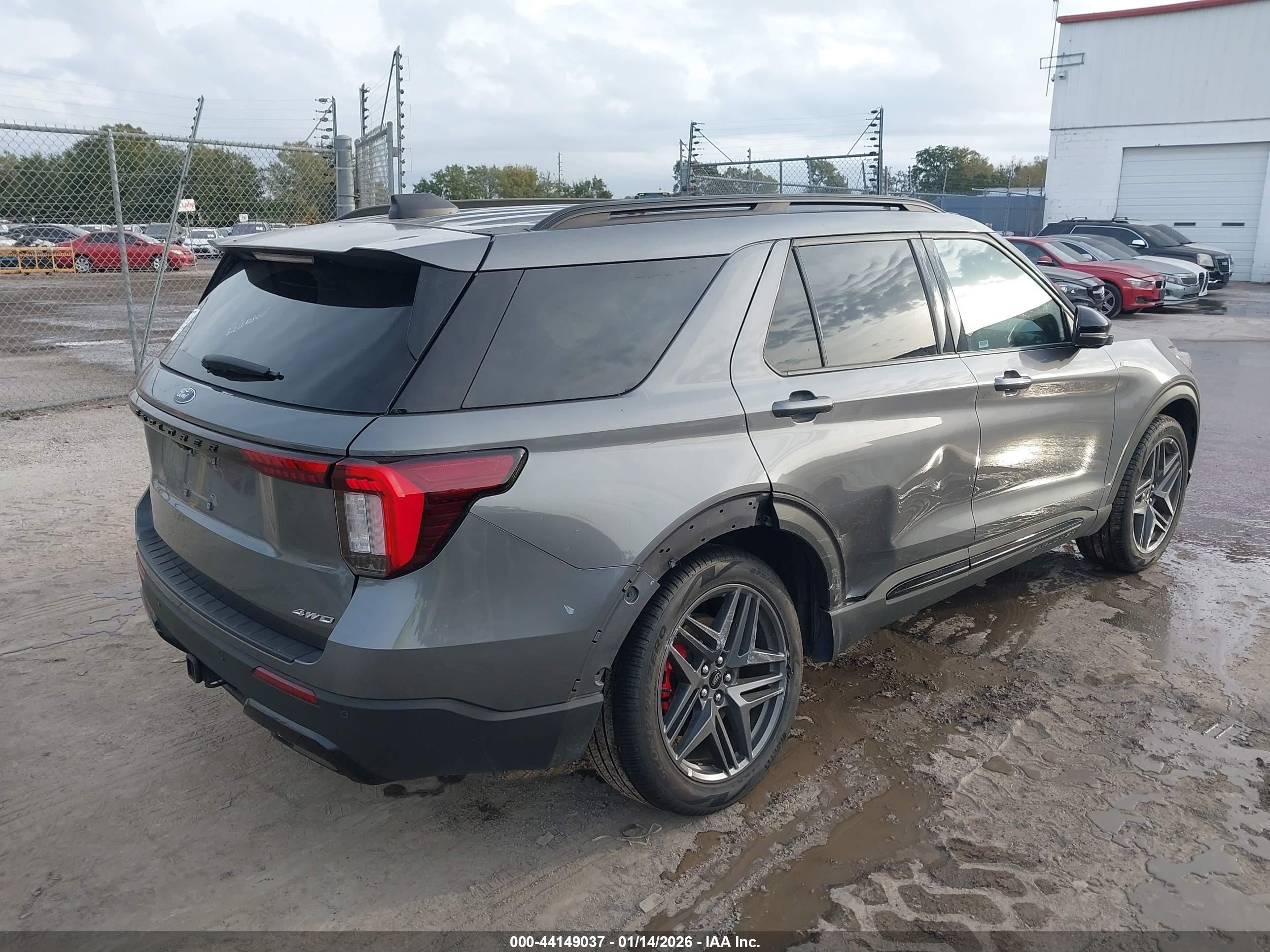 FORD EXPLORER image 6