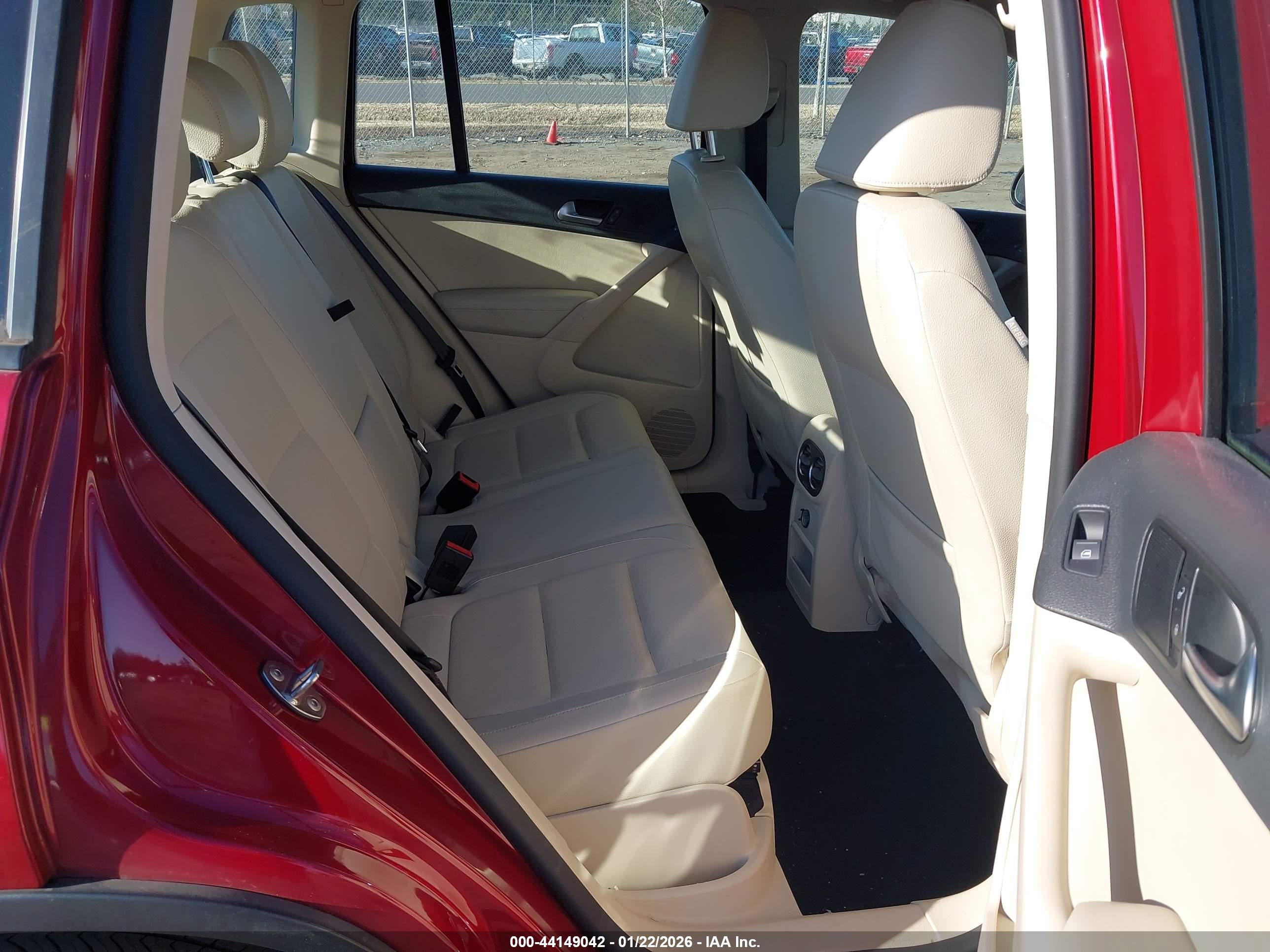 VOLKSWAGEN TIGUAN image 8