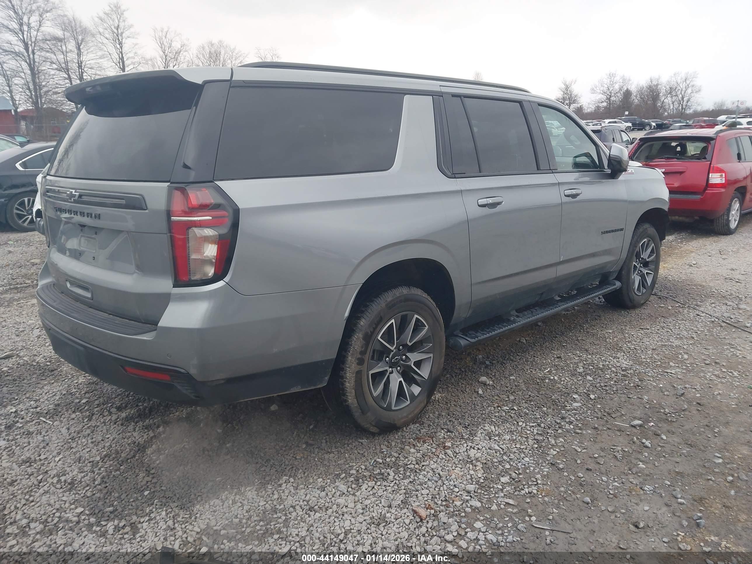 CHEVROLET SUBURBAN image 4